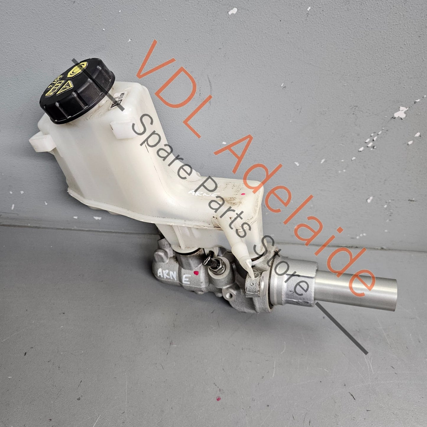 5Q2614019L 5Q2611301H   VW Golf MK7 7.5 Brake Master Cylinder and Reservoir 5Q2614019L 5Q2611301H