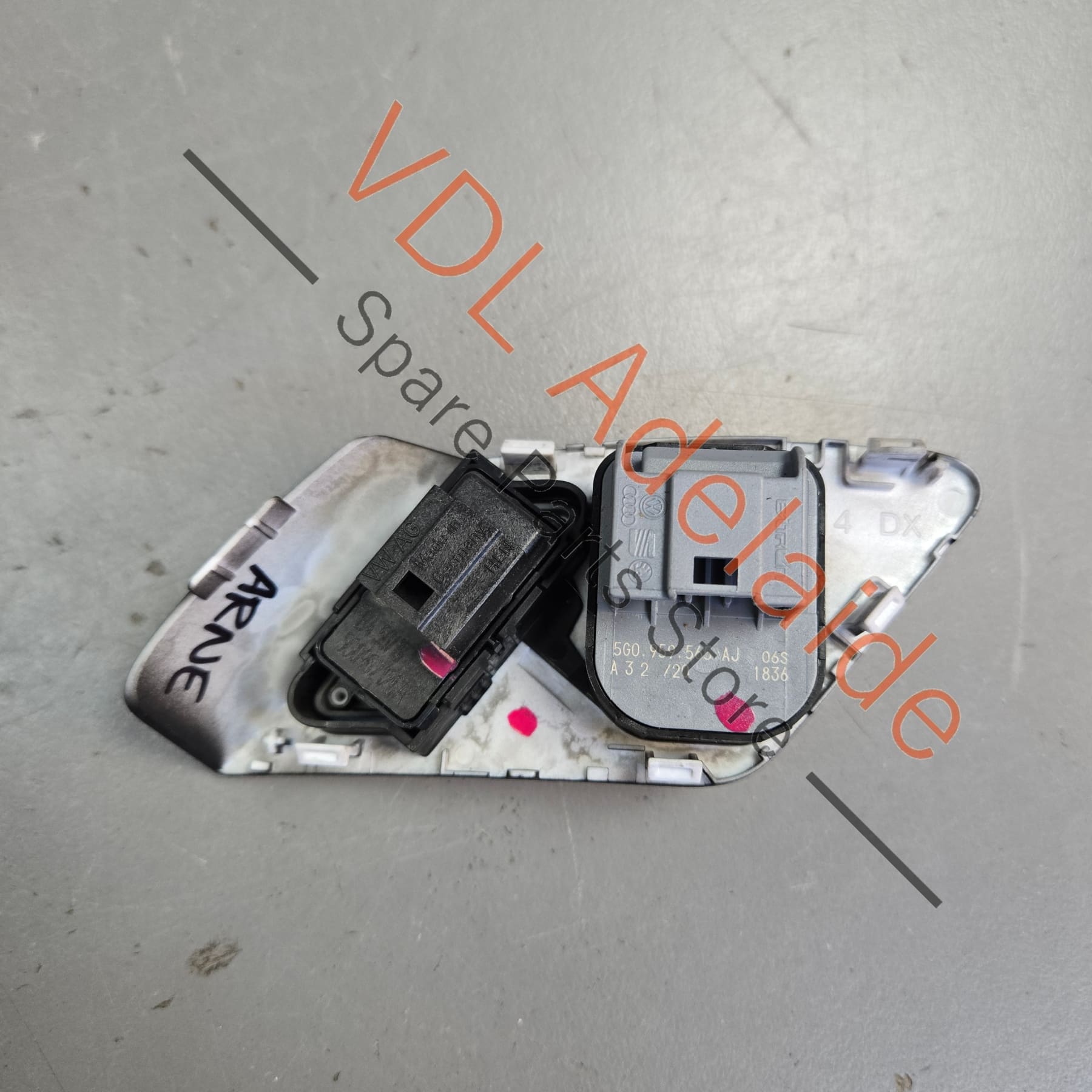 5G0959565AJ    VW Golf MK7 MK7.5 Power Folding Mirror Switch 5G0959565AJ ICX