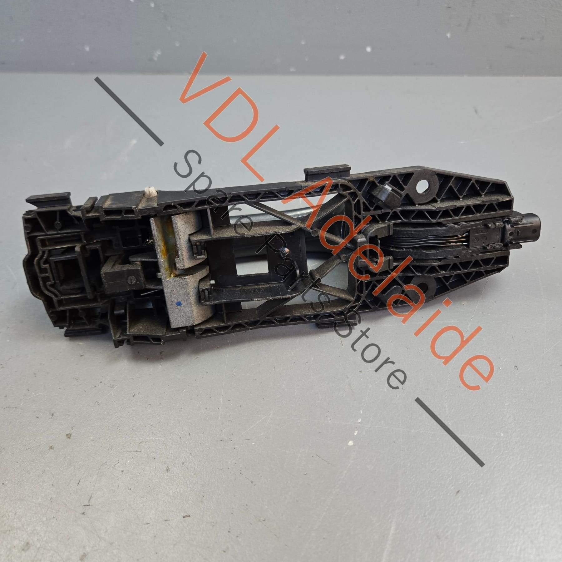 5G0837205R    VW Golf MK7 Front Left Exterior Door Handle Keyless Entry Indium Grey LR7H X3X3 5G0837205R GRU