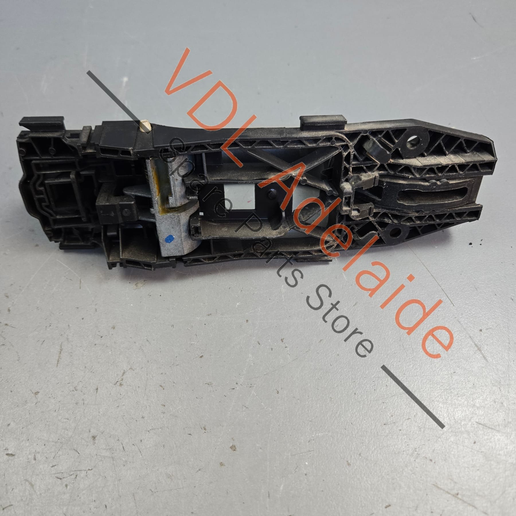 5G0837206N    Volkswagen VW Golf GTi Mk7 Front or Rear Right Side Door Handle Indium Grey LR7H 5G0837206N