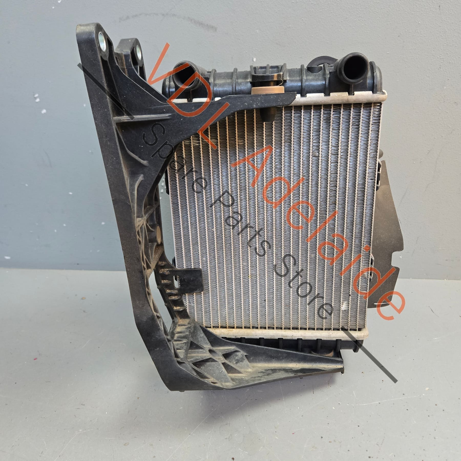 5Q0121251HA 5Q0121093FA 5G0117334C  VW Golf R MK7 7.5 Front Right Small Additional Radiator Cooler Assembly 5Q0121251HA 5Q0121093FA 5G0117334C