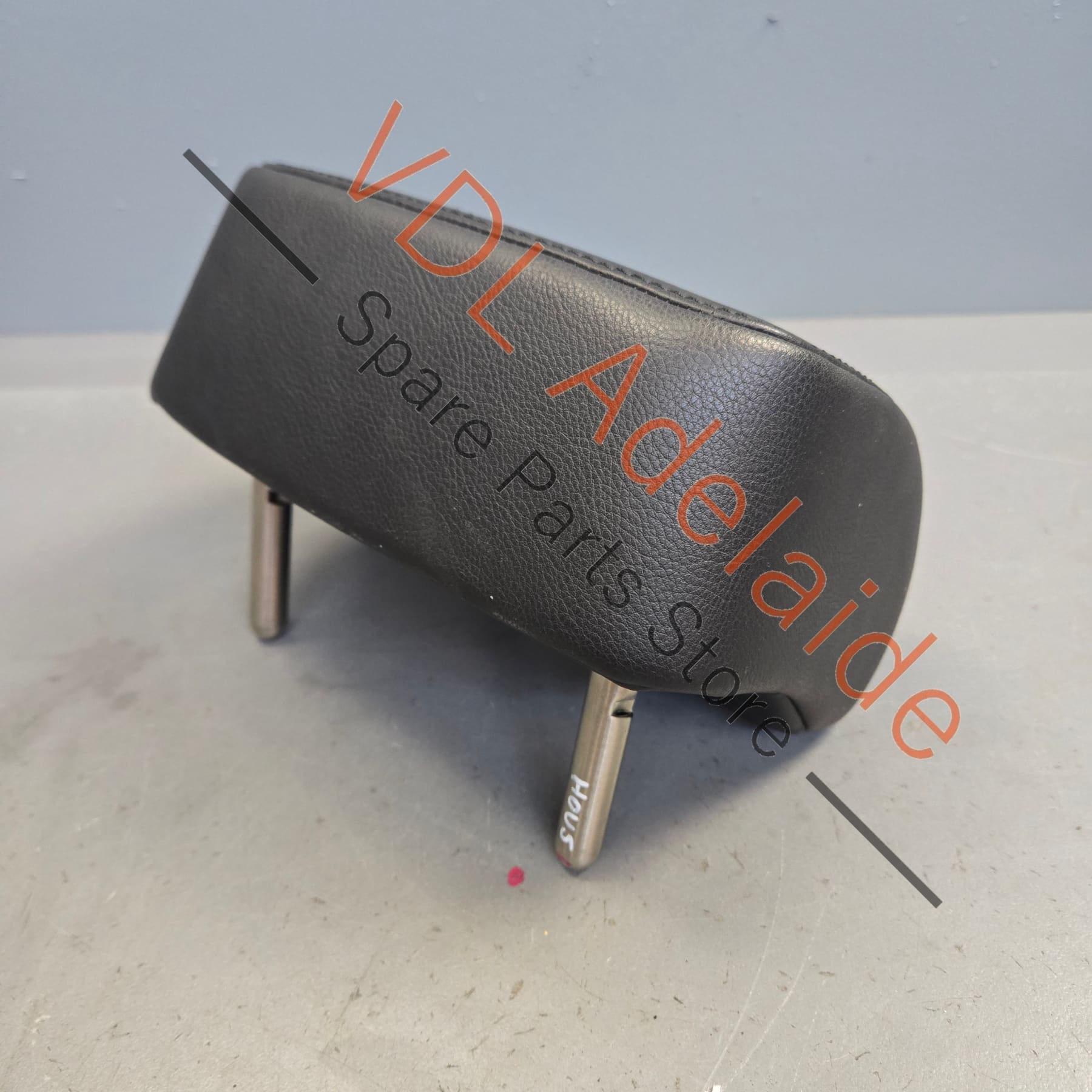 5K0885902AWYE    VW Golf MK6 Rear Seat Headrest Leather Suits centre middle position 5K0885902A WYE
