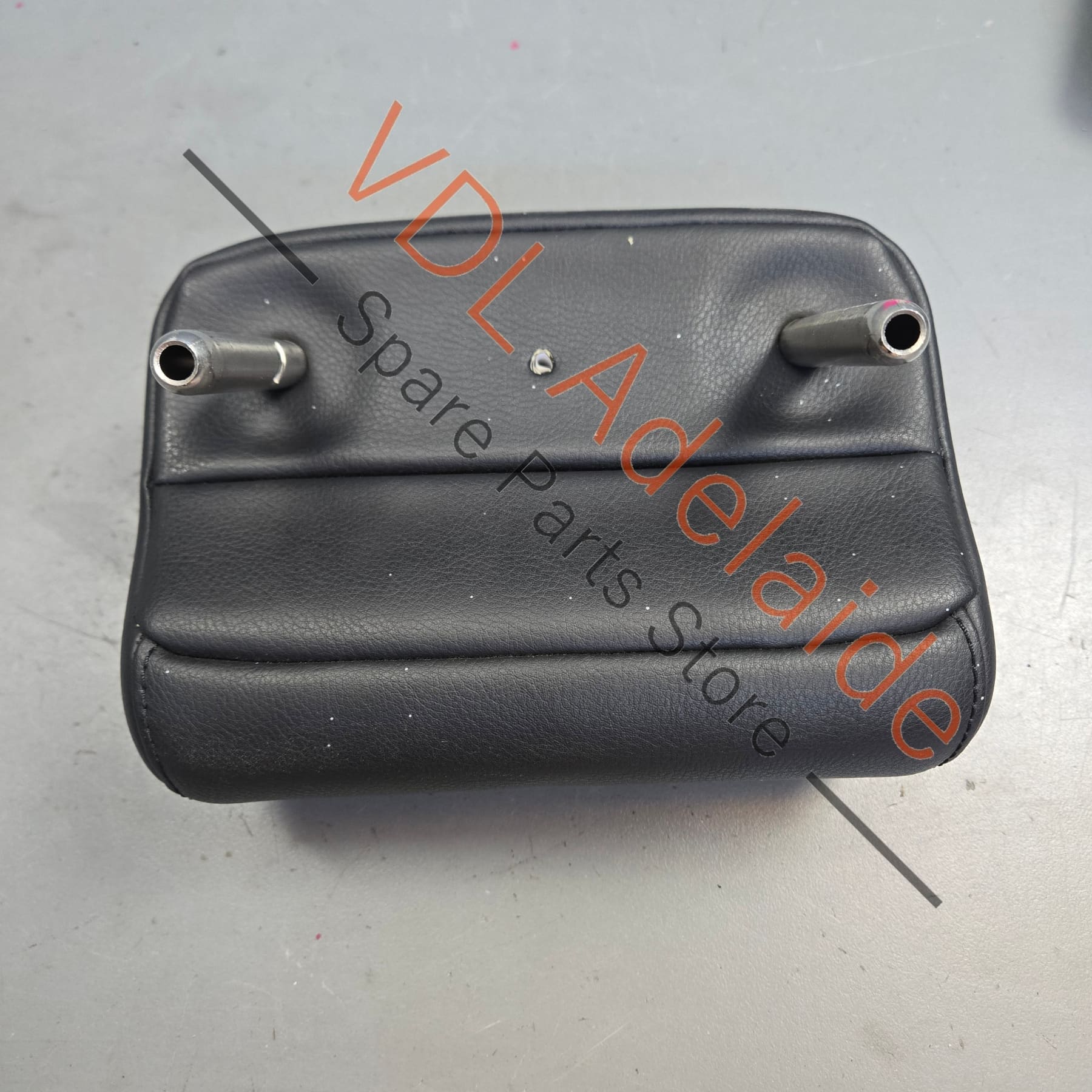 5K0885902AWYE    VW Golf MK6 Rear Seat Headrest Leather Suits centre middle position 5K0885902A WYE