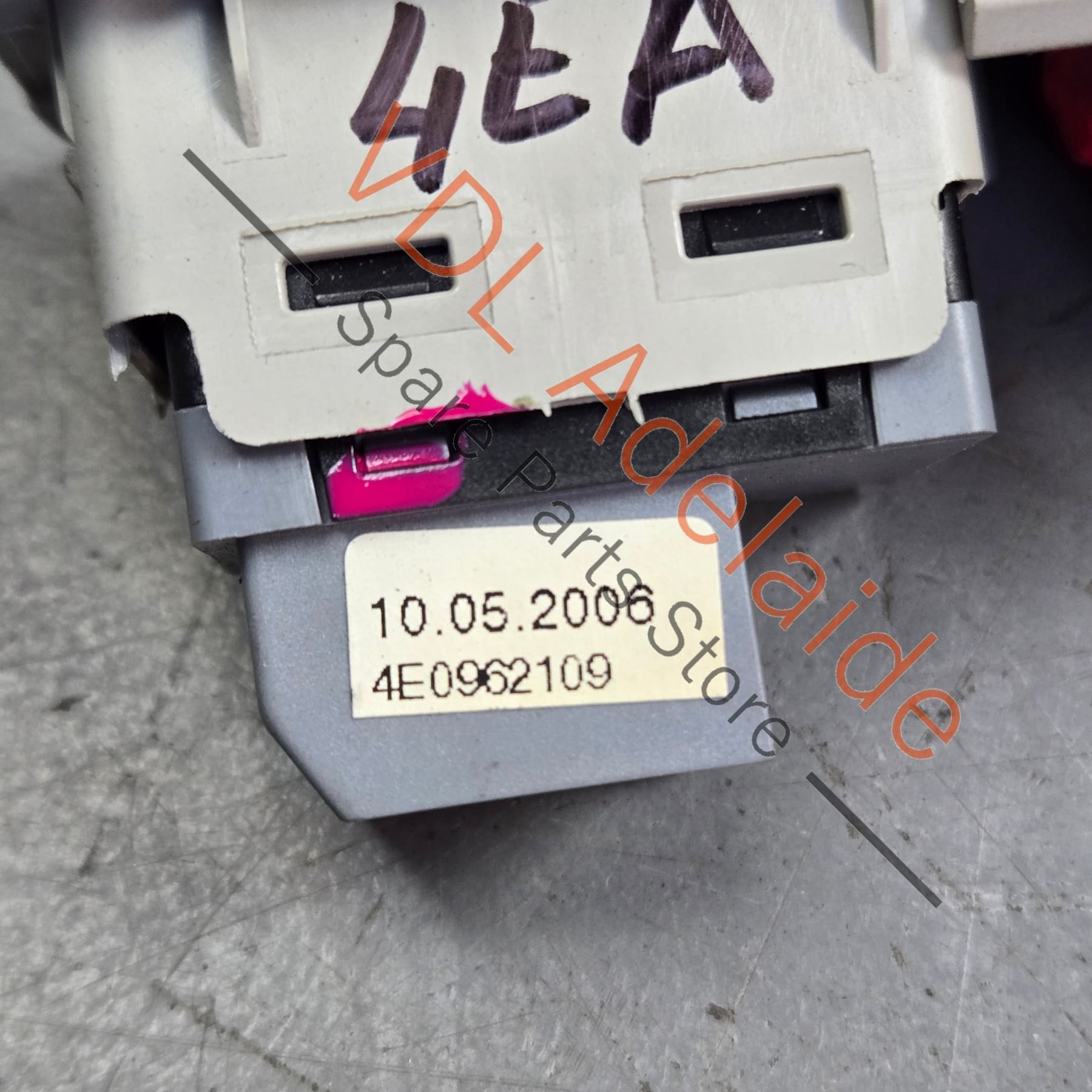 4E0962109    Audi A8 D3 Door Button Switch for Tow Away Anti Theft Protection 4E0962109
