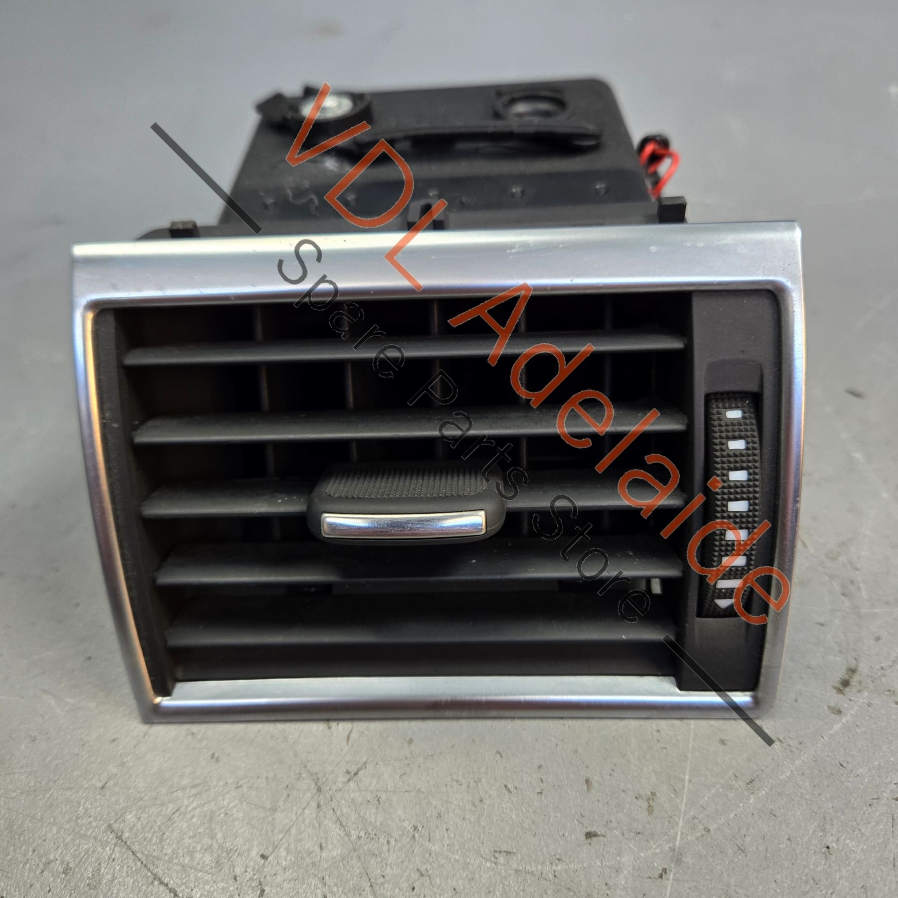 4E0820952J3Q7 4E0820952J 4E0820952  Audi A8 D3 4E Right Centre Dashboard Air Vent 4E0820952J 3Q7