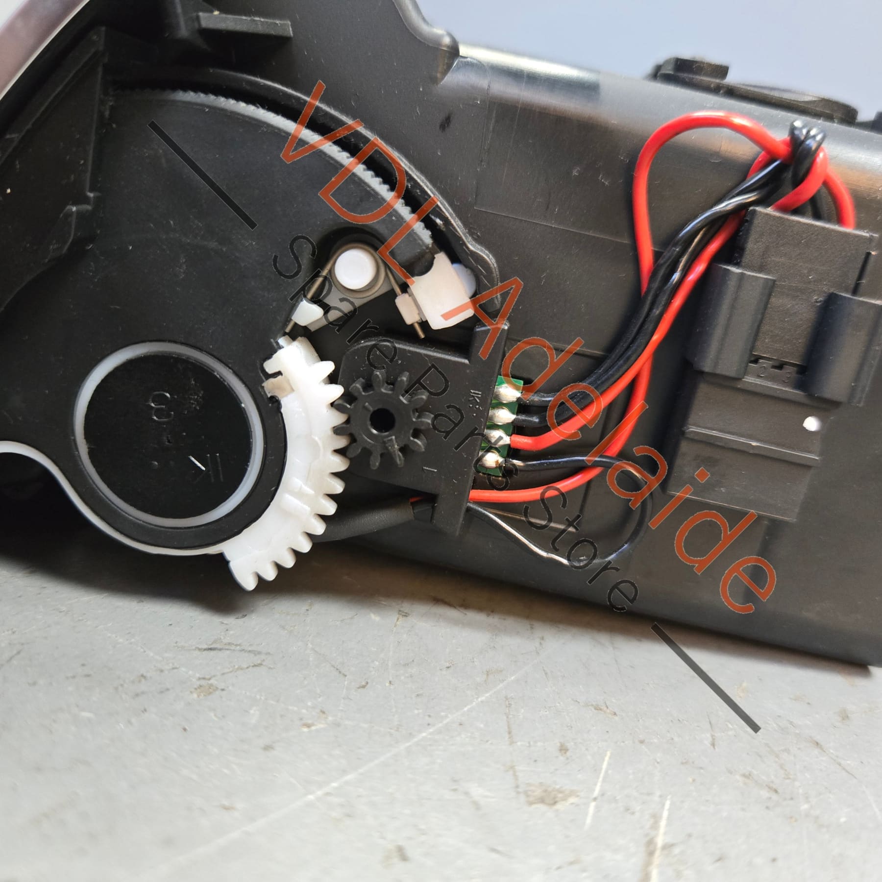 4E0820952J3Q7 4E0820952J 4E0820952  Audi A8 D3 4E Right Centre Dashboard Air Vent 4E0820952J 3Q7