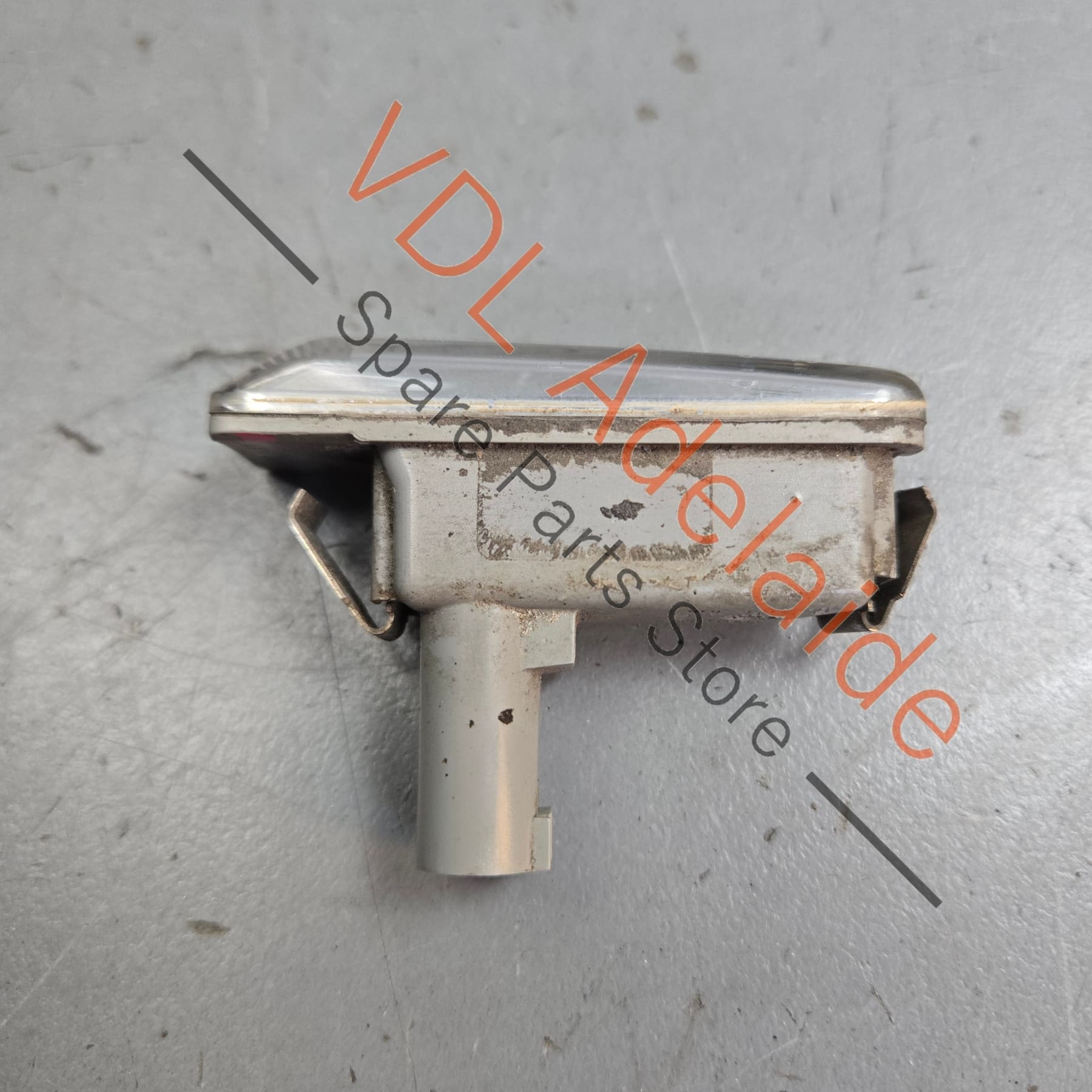 4E0949127    Audi A8 S8 Left Turn Signal Blinker Flasher 4E0949127