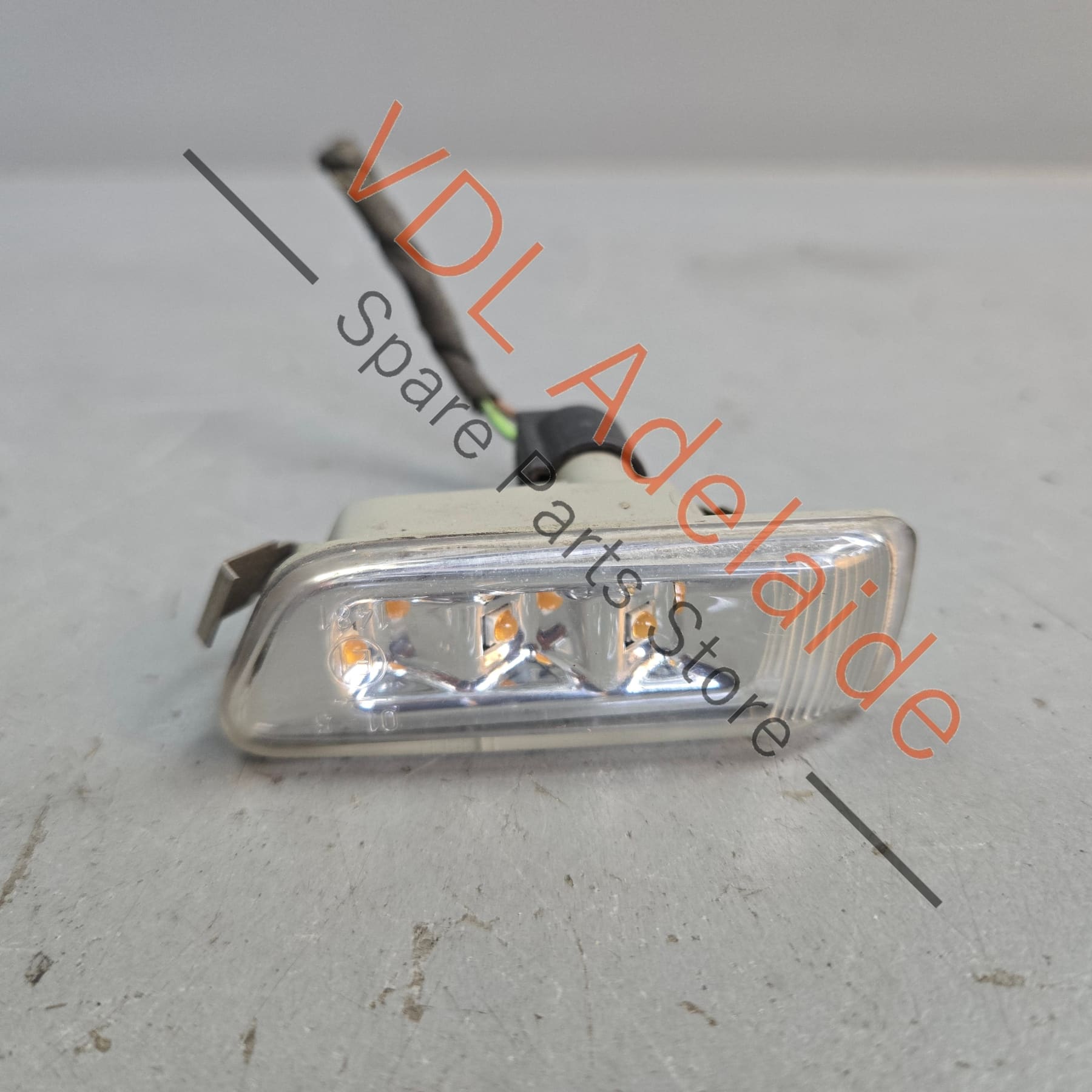 4E0949128    Audi A8 S8 Right Turn Signal Blinker Flasher 4E0949128