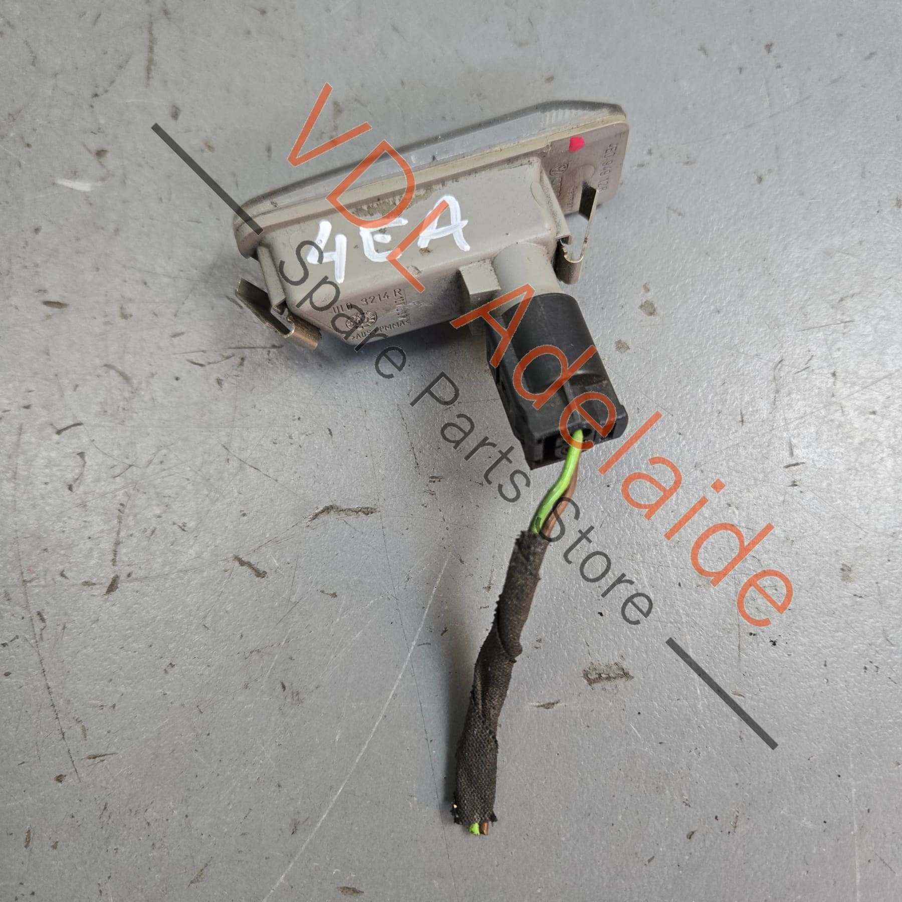 4E0949128    Audi A8 S8 Right Turn Signal Blinker Flasher 4E0949128