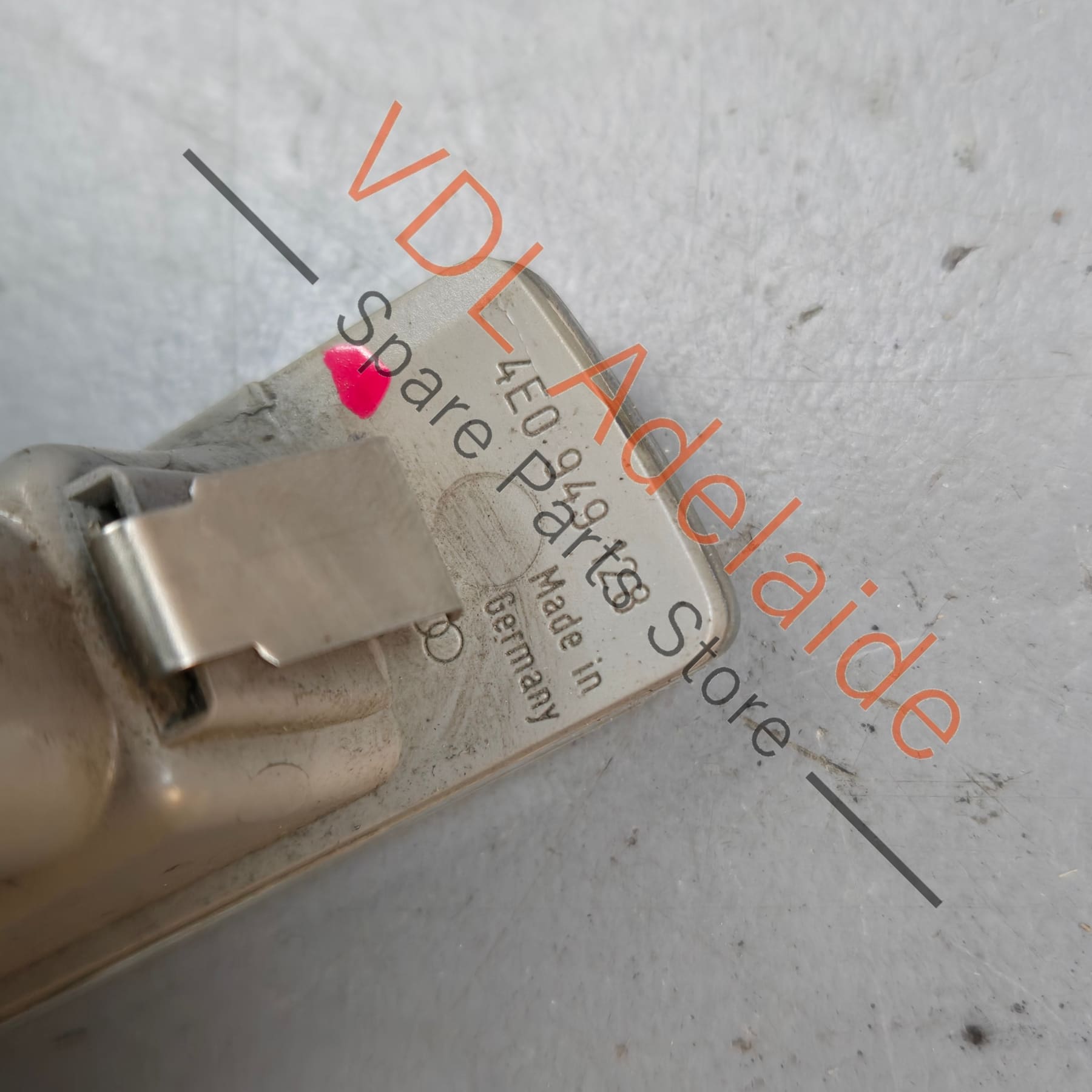 4E0949128    Audi A8 S8 Right Turn Signal Blinker Flasher 4E0949128