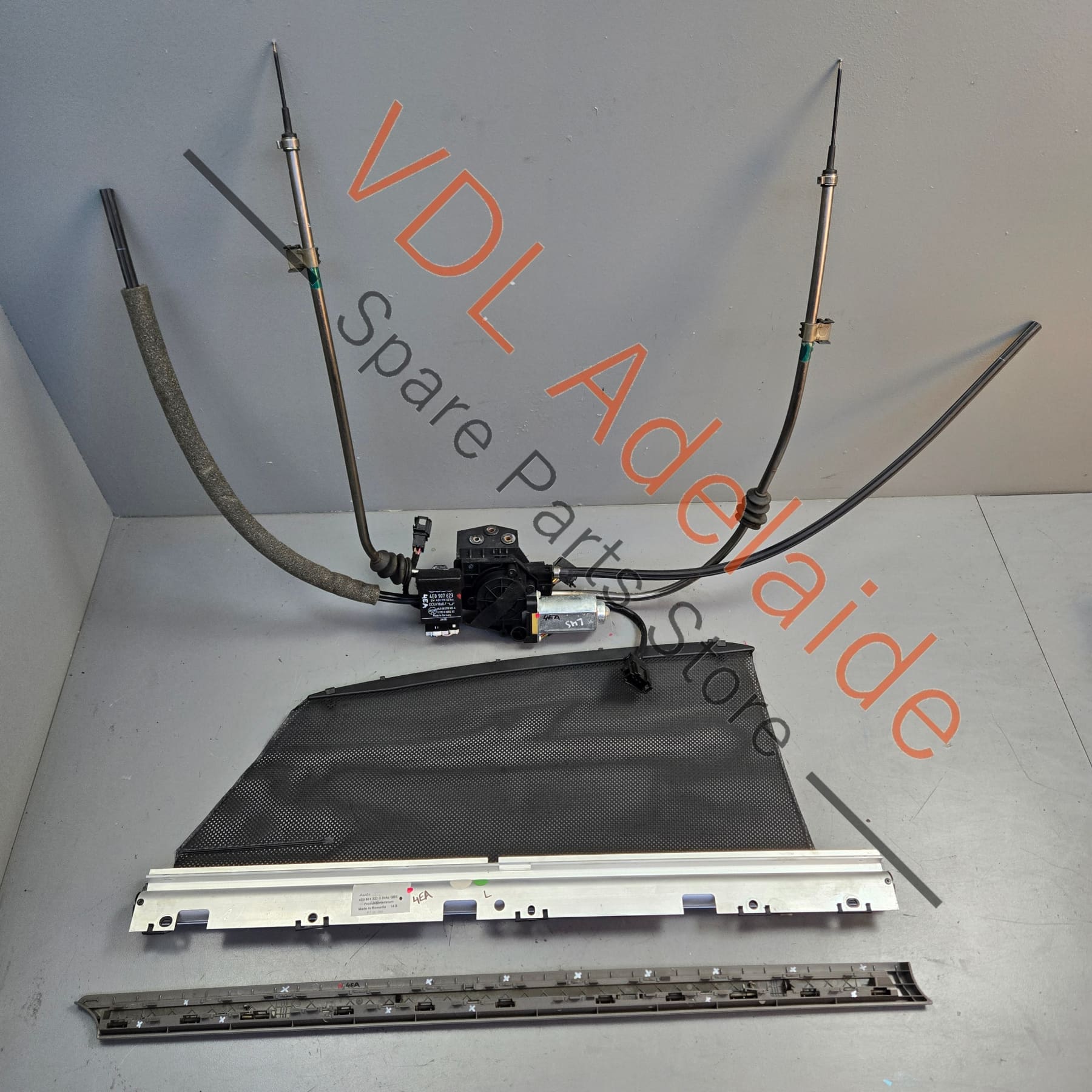4E0861333G 4E0861977B   Audi A8 Rear Left Electric Sun Blind Shade with drive motor assy 4E0861333G 4E0861977B