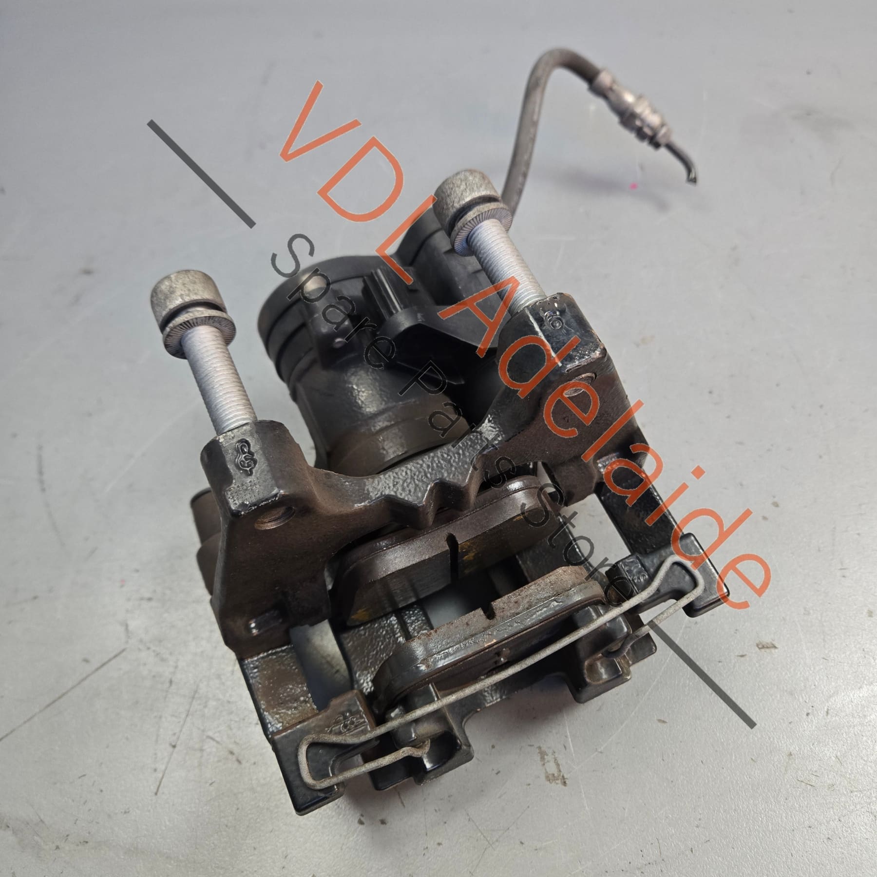 8V0615424E 3Q0998281A 5Q0615425 5Q0615406 VW Golf MK7 Gti Rear Right Brake Caliper & Carrier with Electric Park Brake Servo 8V0615424A 3Q0998281A 5Q0615425 5Q0615406