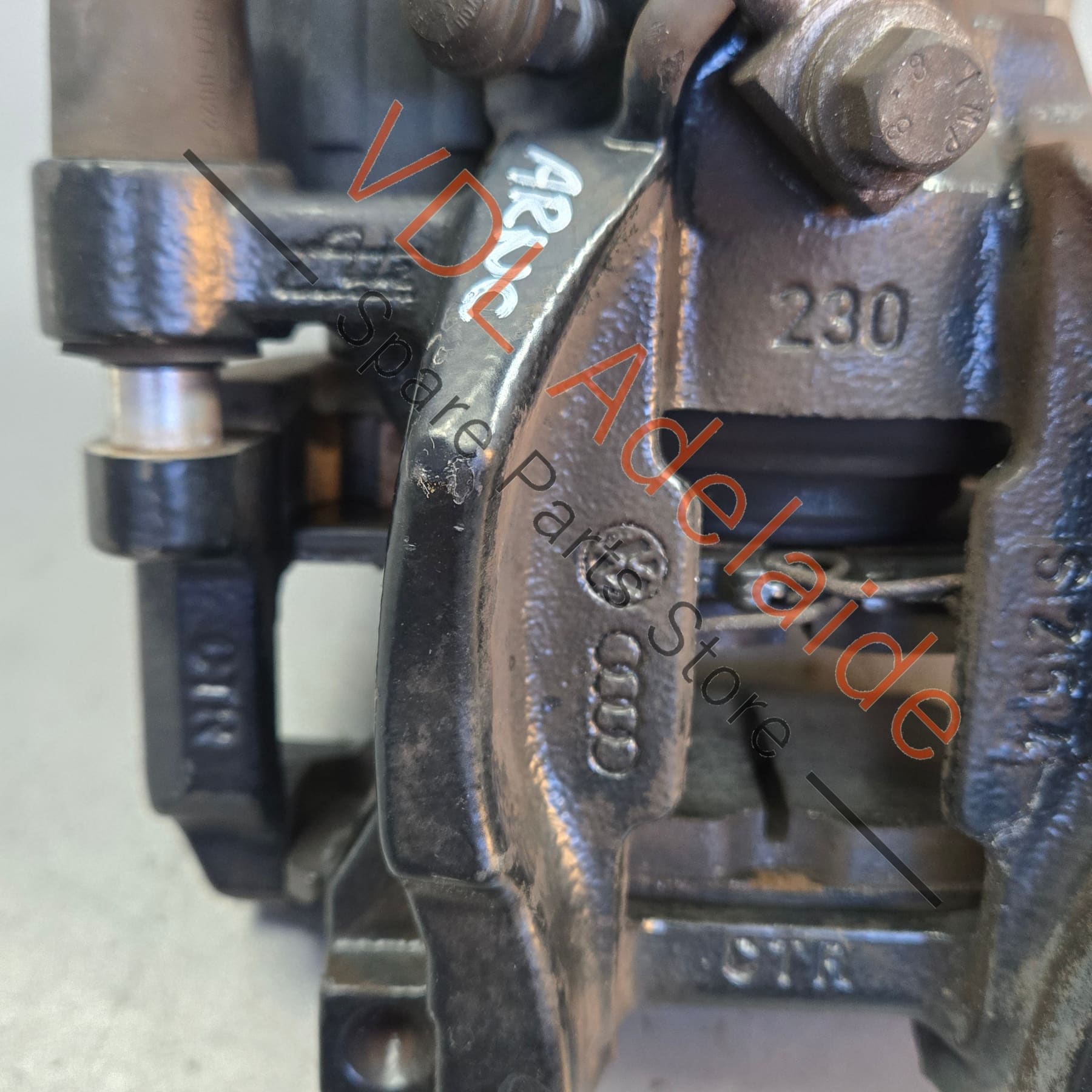 8V0615424E 3Q0998281A 5Q0615425 5Q0615406 VW Golf MK7 Gti Rear Right Brake Caliper & Carrier with Electric Park Brake Servo 8V0615424A 3Q0998281A 5Q0615425 5Q0615406