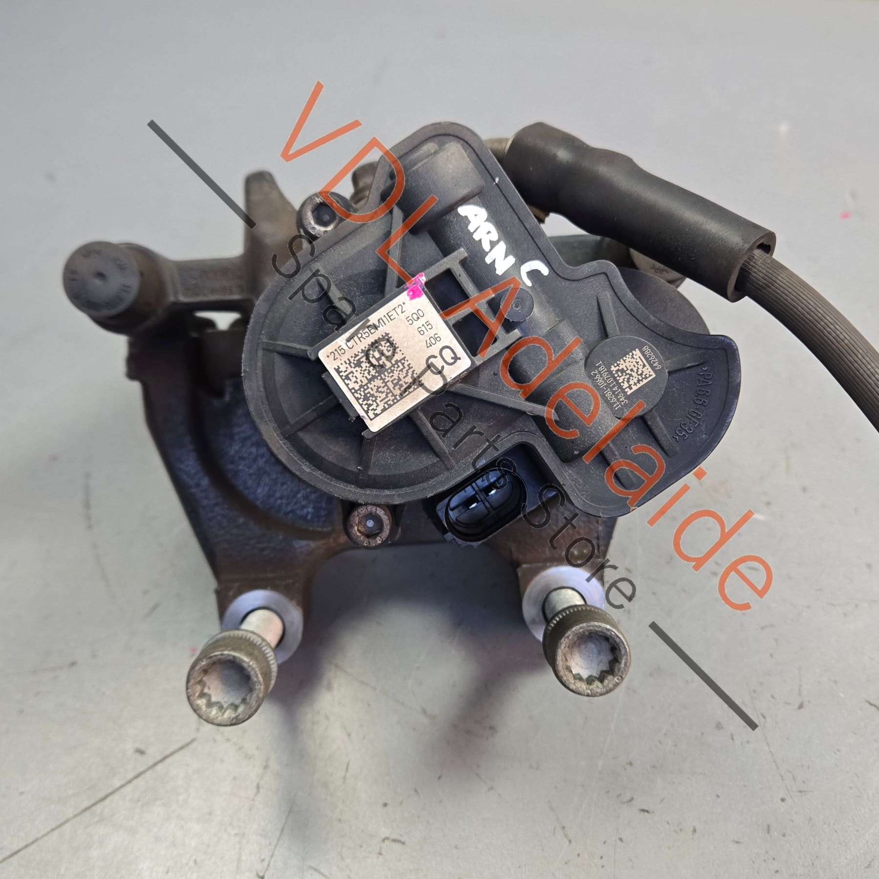 8V0615424E 3Q0998281A 5Q0615425 5Q0615406 VW Golf MK7 Gti Rear Right Brake Caliper & Carrier with Electric Park Brake Servo 8V0615424A 3Q0998281A 5Q0615425 5Q0615406