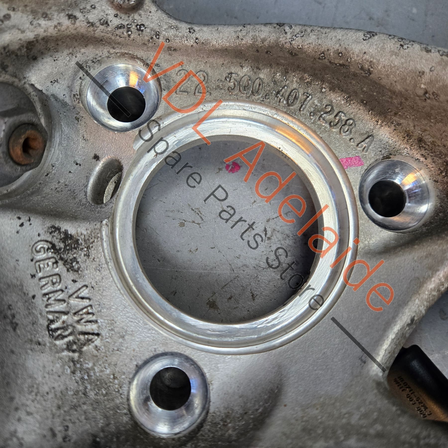 5Q0407254A 5Q0407258A   VW Golf R Front Right Wheel Bearing Housing Hub Knuckle 85mm 5Q0407254A