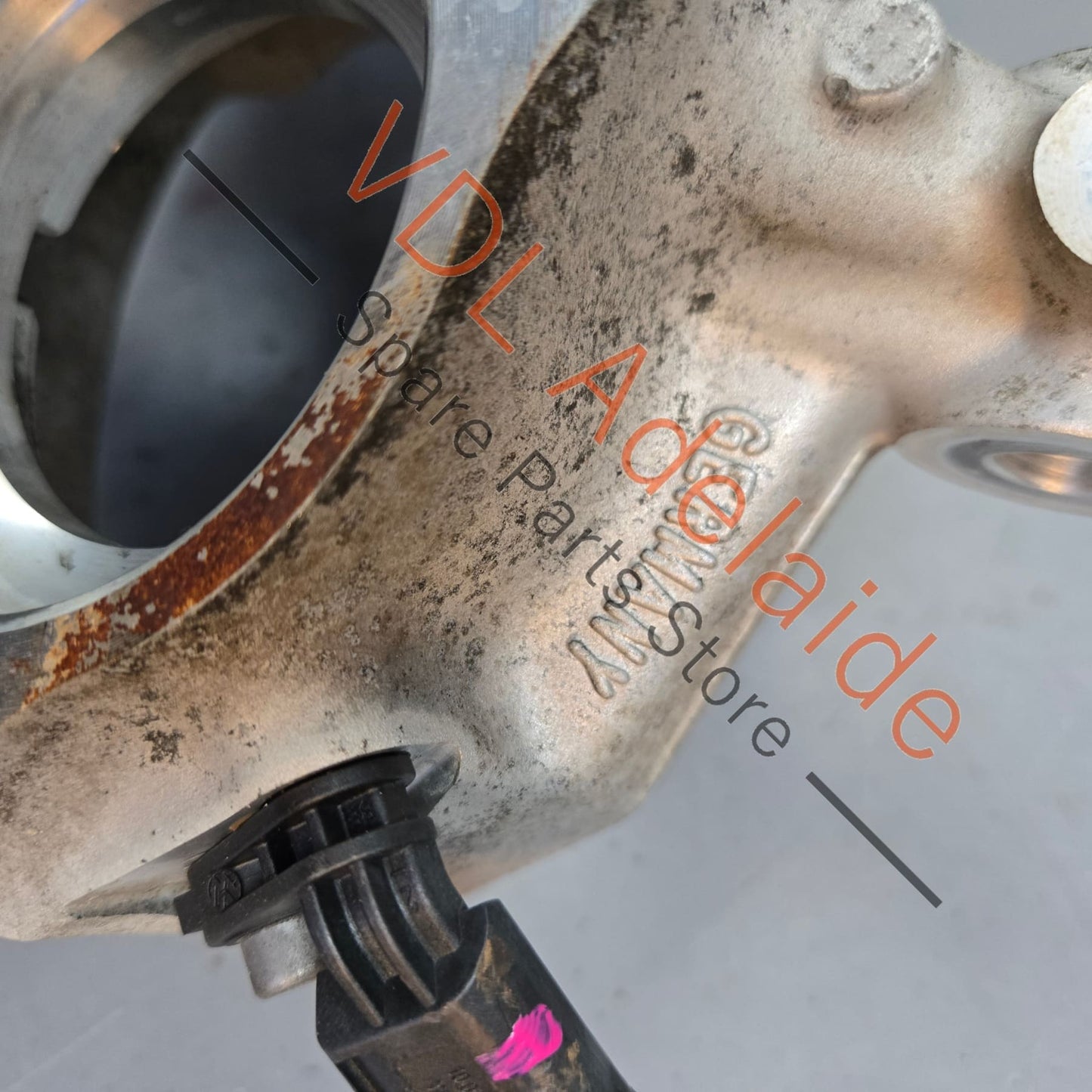 5Q0505435J    VW Golf MK7 R Left Rear Wheel Bearing Housing Hub Knuckle Spindle 30MM 5Q0505435J