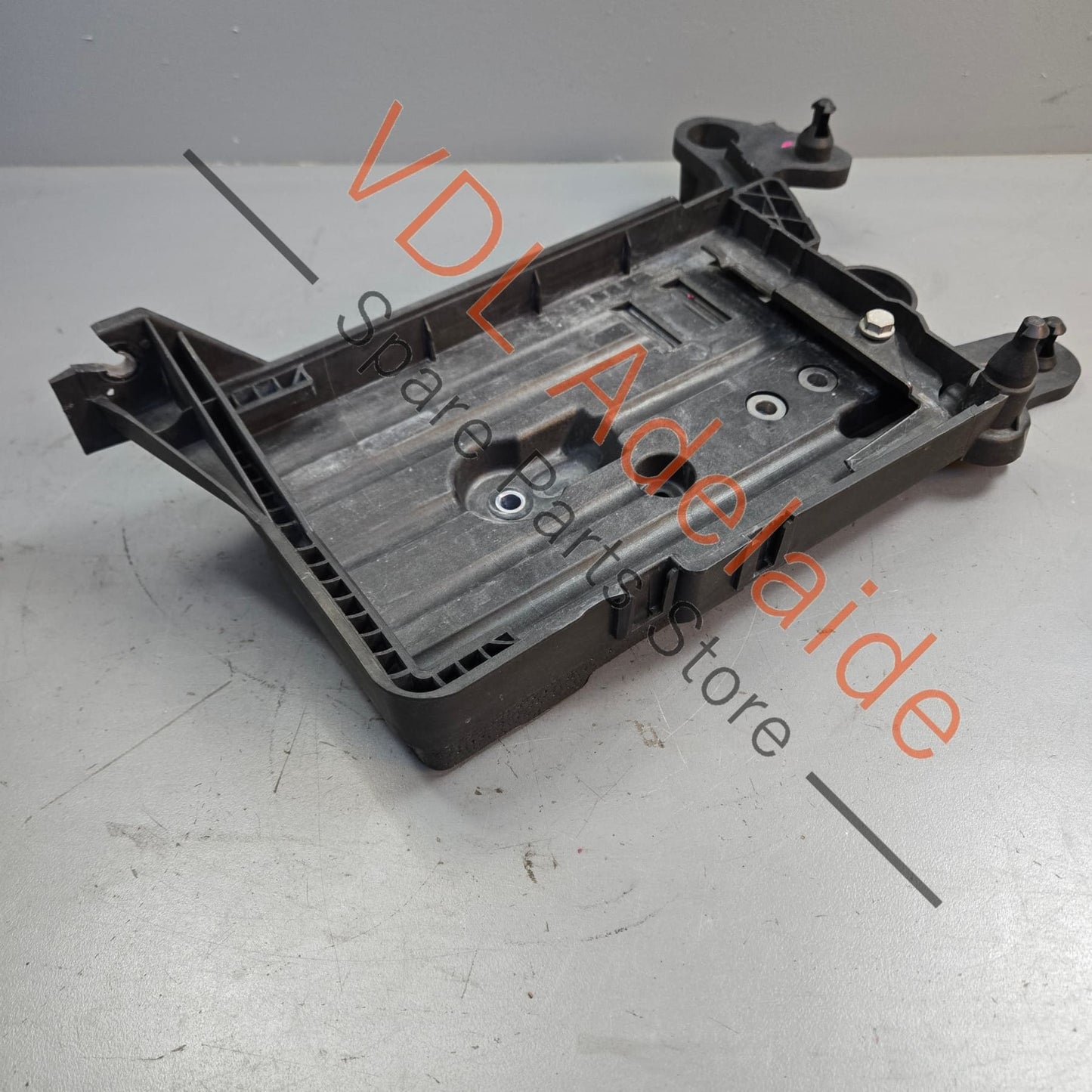 5Q0915331K    VW Golf R Mk7 Battery Console Base 5Q0915331K