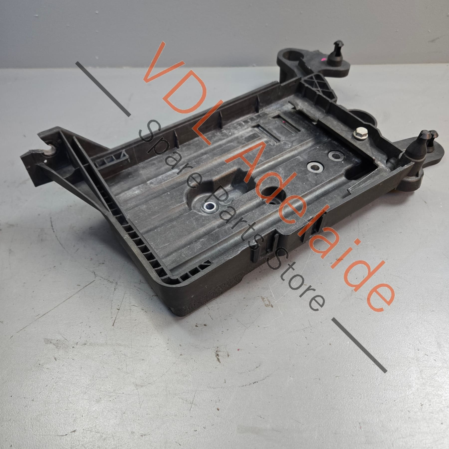 5Q0915331K    VW Golf R Mk7 Battery Console Base 5Q0915331K