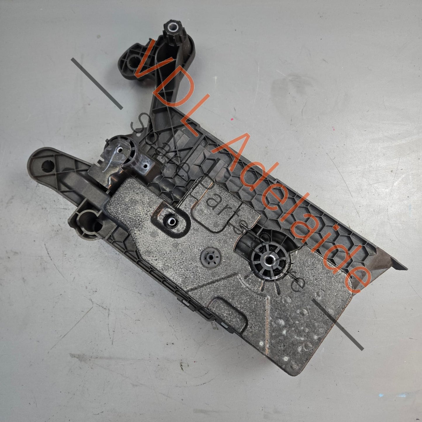 5Q0915331K    VW Golf R Mk7 Battery Console Base 5Q0915331K