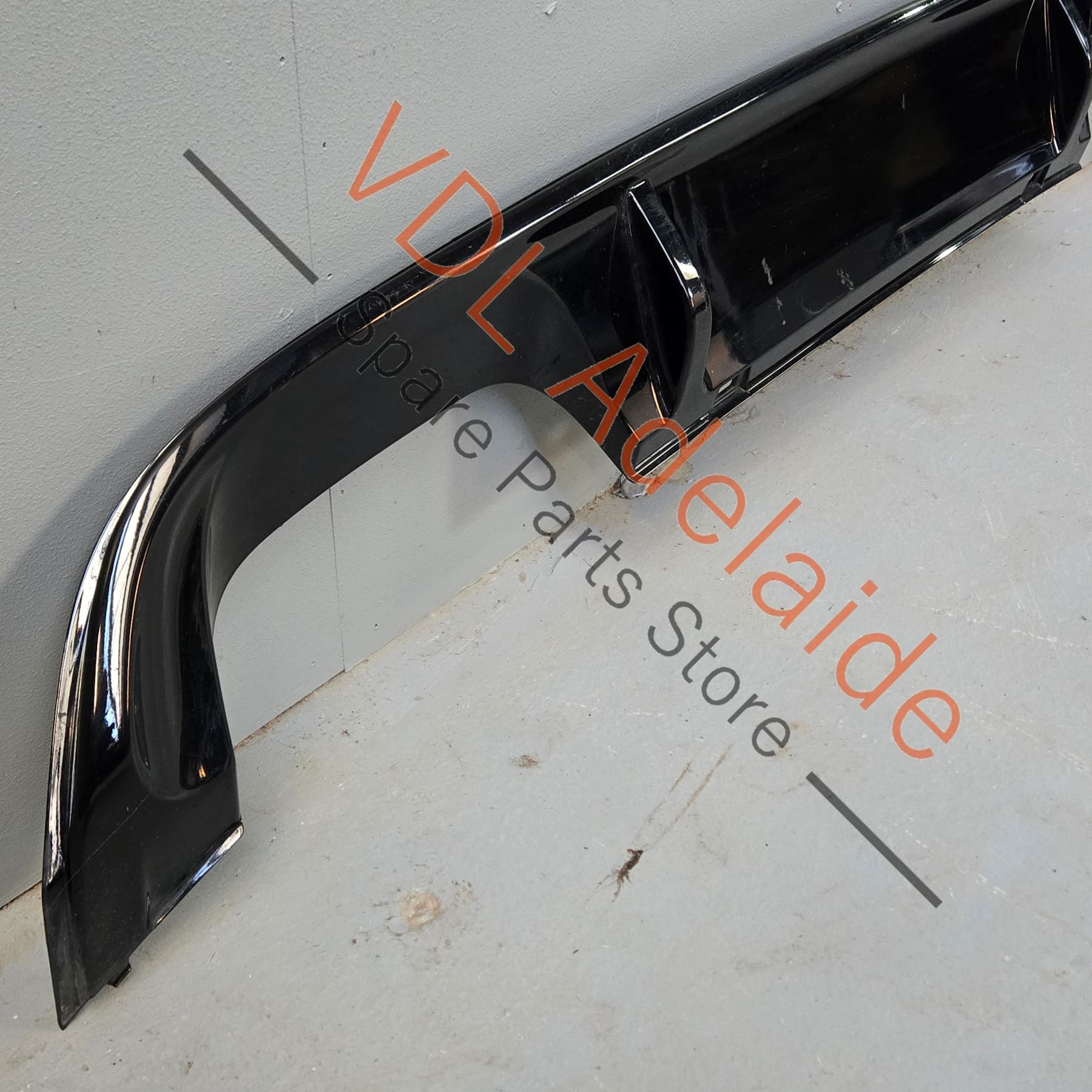 5G6807568N 5G6807568N041   VW Golf R MK7 Rear Bumper Diffuser Genuine OEM 5G6807568N 041