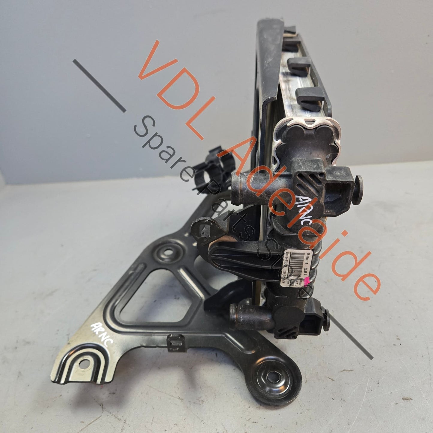 5Q0121253H 5Q0121093BF   VW Golf MK7 Additional Left Side Auxiliary Radiator Cooler & Mounting Bracket 5Q0121253H 5Q0121093BF