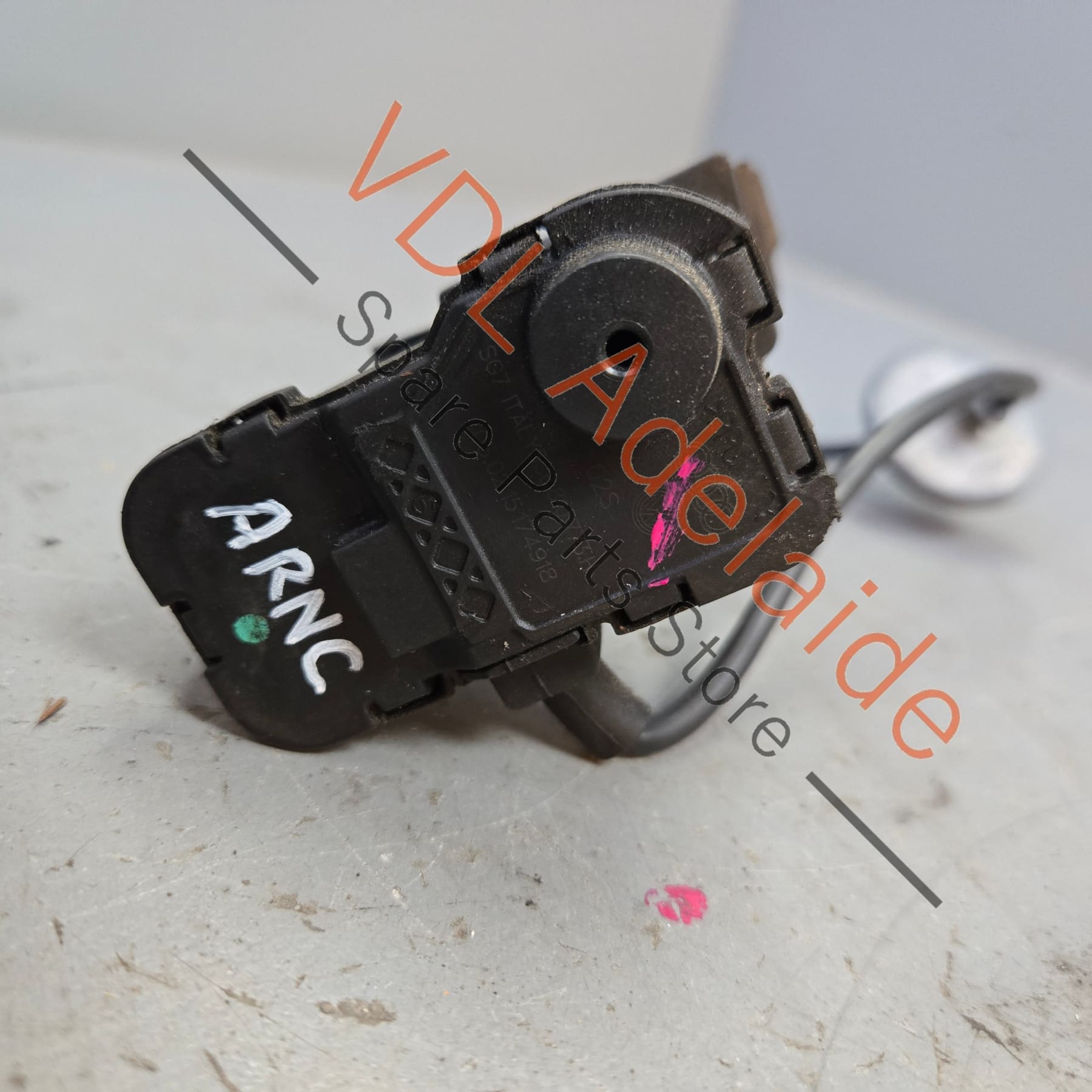 5C6810773H    VW Golf R Mk7 Fuel Filler Door Flap Open Release Control Element Mechanism 5C6810773H