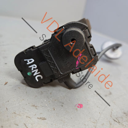 5C6810773H    VW Golf R Mk7 Fuel Filler Door Flap Open Release Control Element Mechanism 5C6810773H