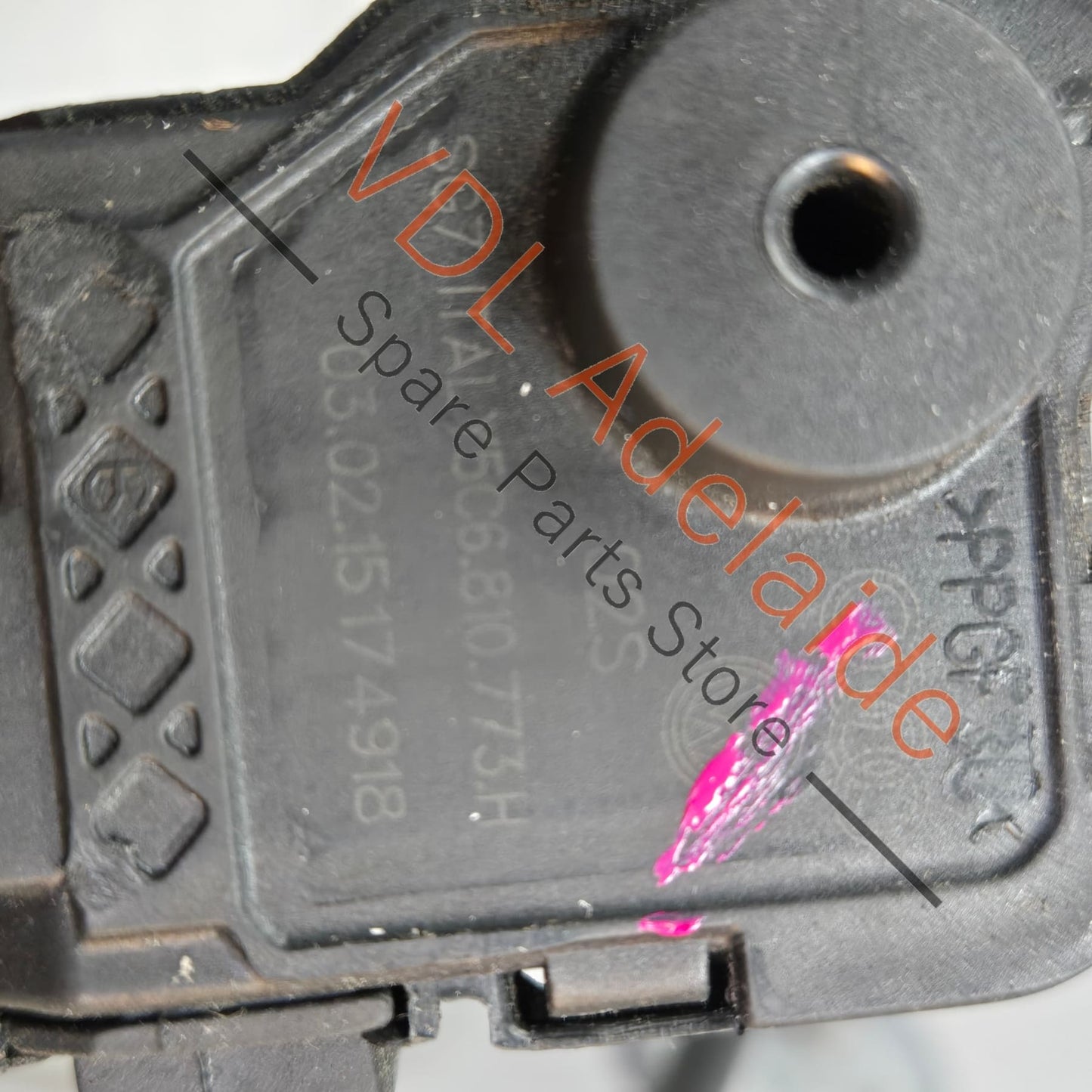 5C6810773H    VW Golf R Mk7 Fuel Filler Door Flap Open Release Control Element Mechanism 5C6810773H