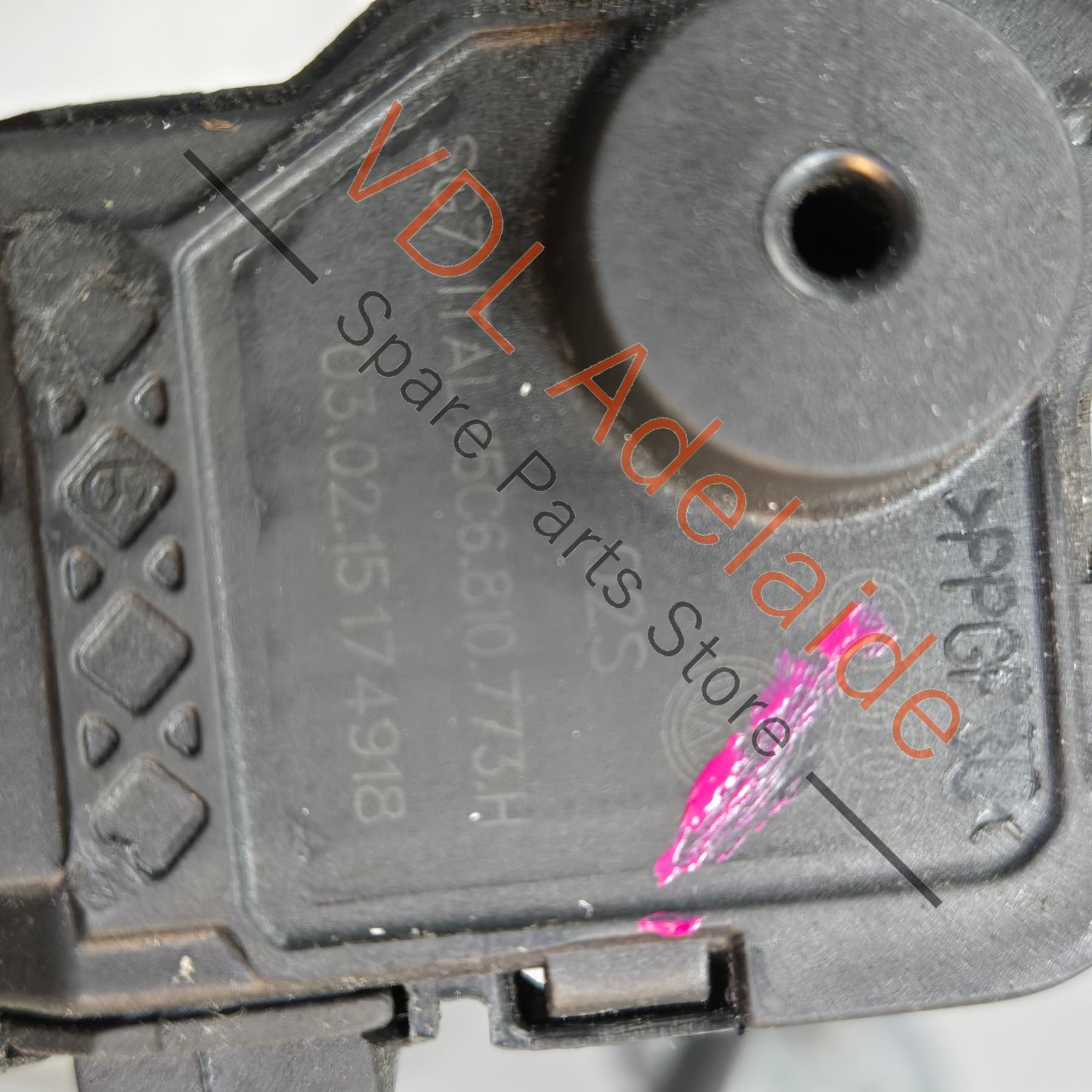 5C6810773H    VW Golf R Mk7 Fuel Filler Door Flap Open Release Control Element Mechanism 5C6810773H