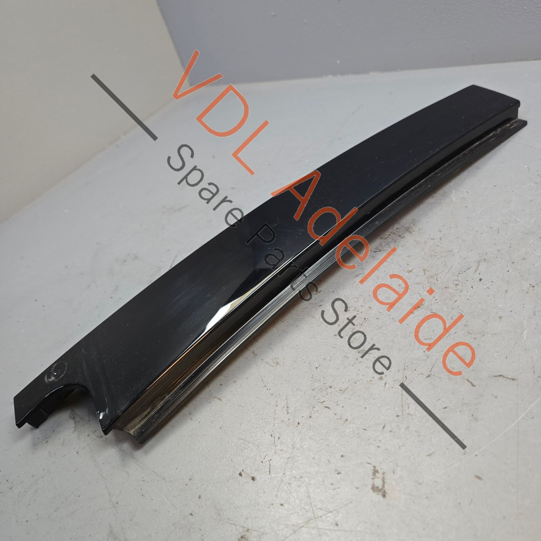5G6839902B    VW Golf Mk7 Gloss Black Rear Right B Pillar Exterior Trim for Door Window Frame 5G6839902B