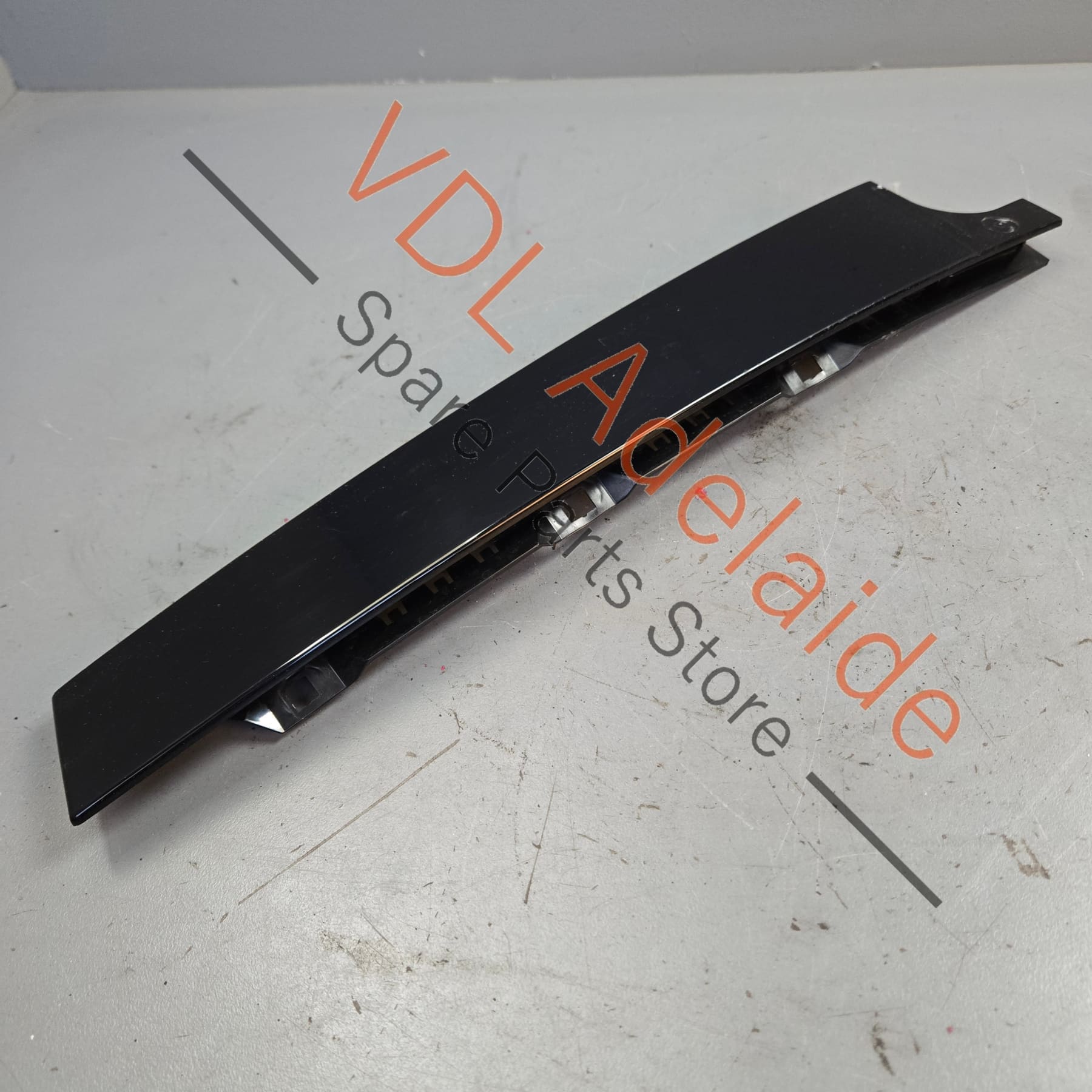5G6839902B    VW Golf Mk7 Gloss Black Rear Right B Pillar Exterior Trim for Door Window Frame 5G6839902B