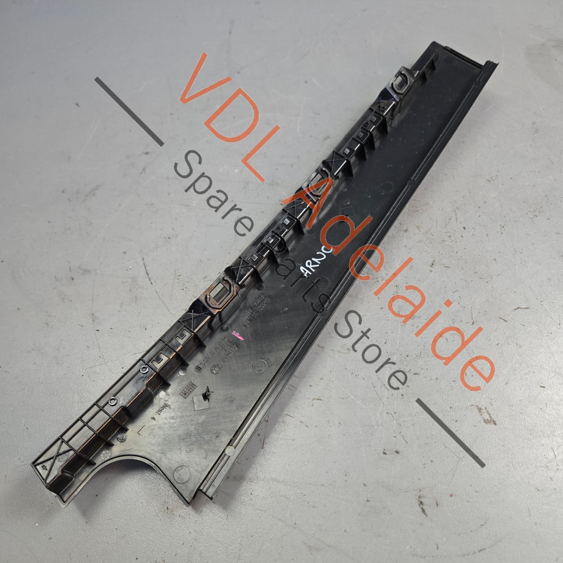5G6839901B    VW Golf Mk7 Gloss Black Rear Left B Pillar Exterior Trim for Door Window Frame 5G6839901B