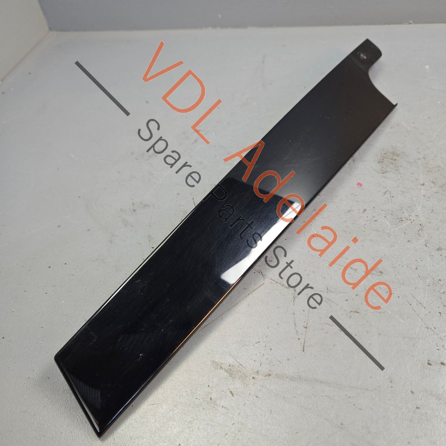 5G4837890B    VW Golf Mk7 Gloss Black Front Right B Pillar Exterior Trim for Door Window Frame 5G4837890B