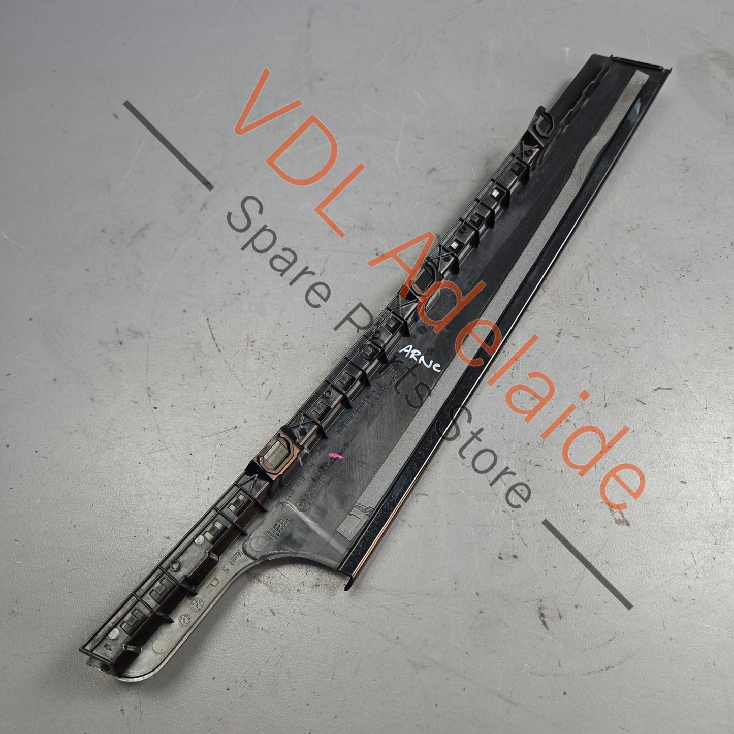 5G4837890B    VW Golf Mk7 Gloss Black Front Right B Pillar Exterior Trim for Door Window Frame 5G4837890B