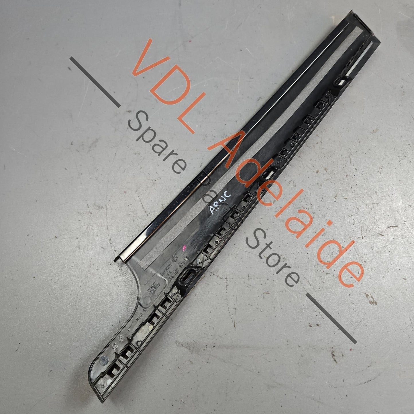 5G4837889B    VW Golf Mk7 Gloss Black Front Left B Pillar Exterior Trim for Door Window Frame 5G4837889B