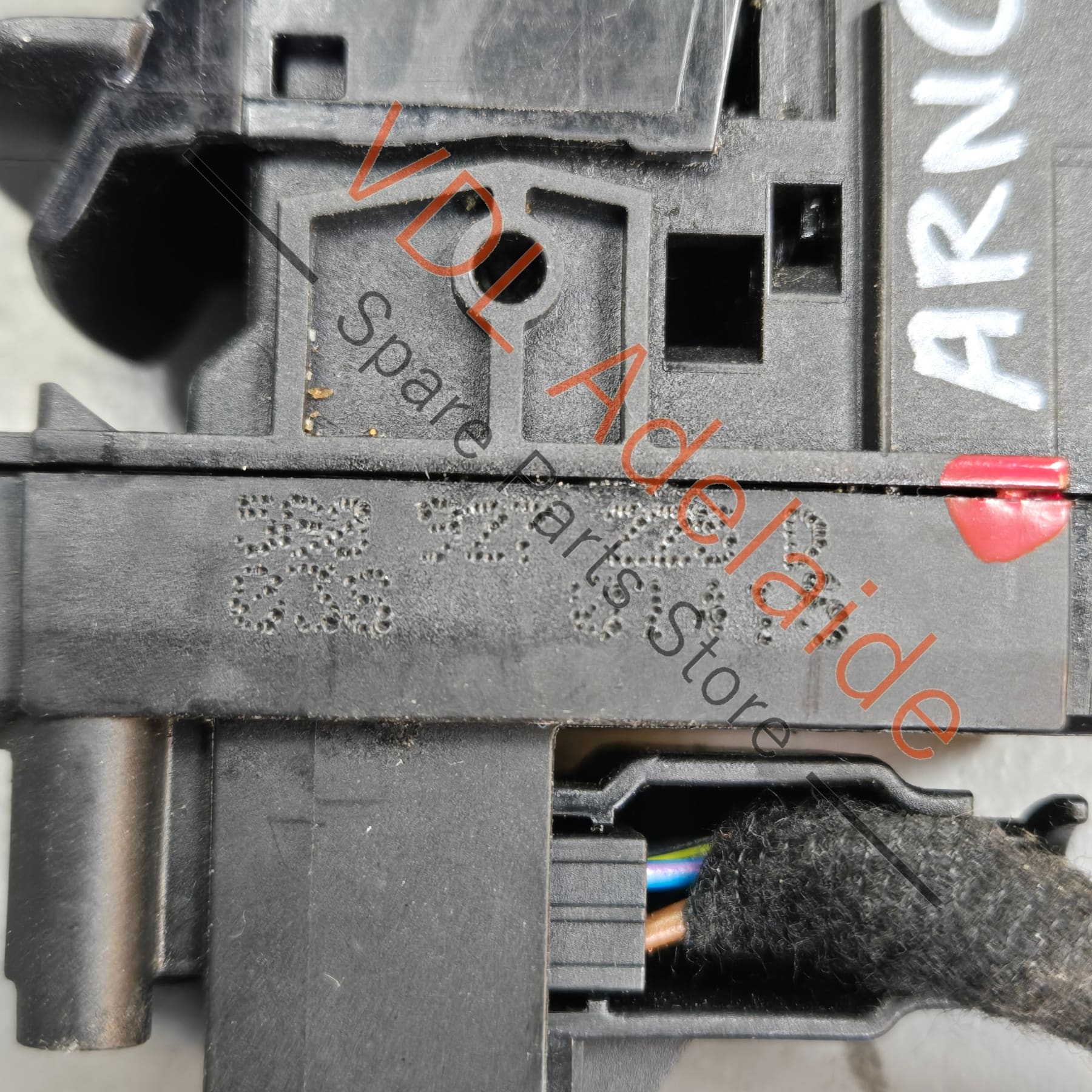 5G0927225D    VW Golf MK7 7.5 EPB Park Brake Switch Centre Console with Wiring Tail 5G0927225D