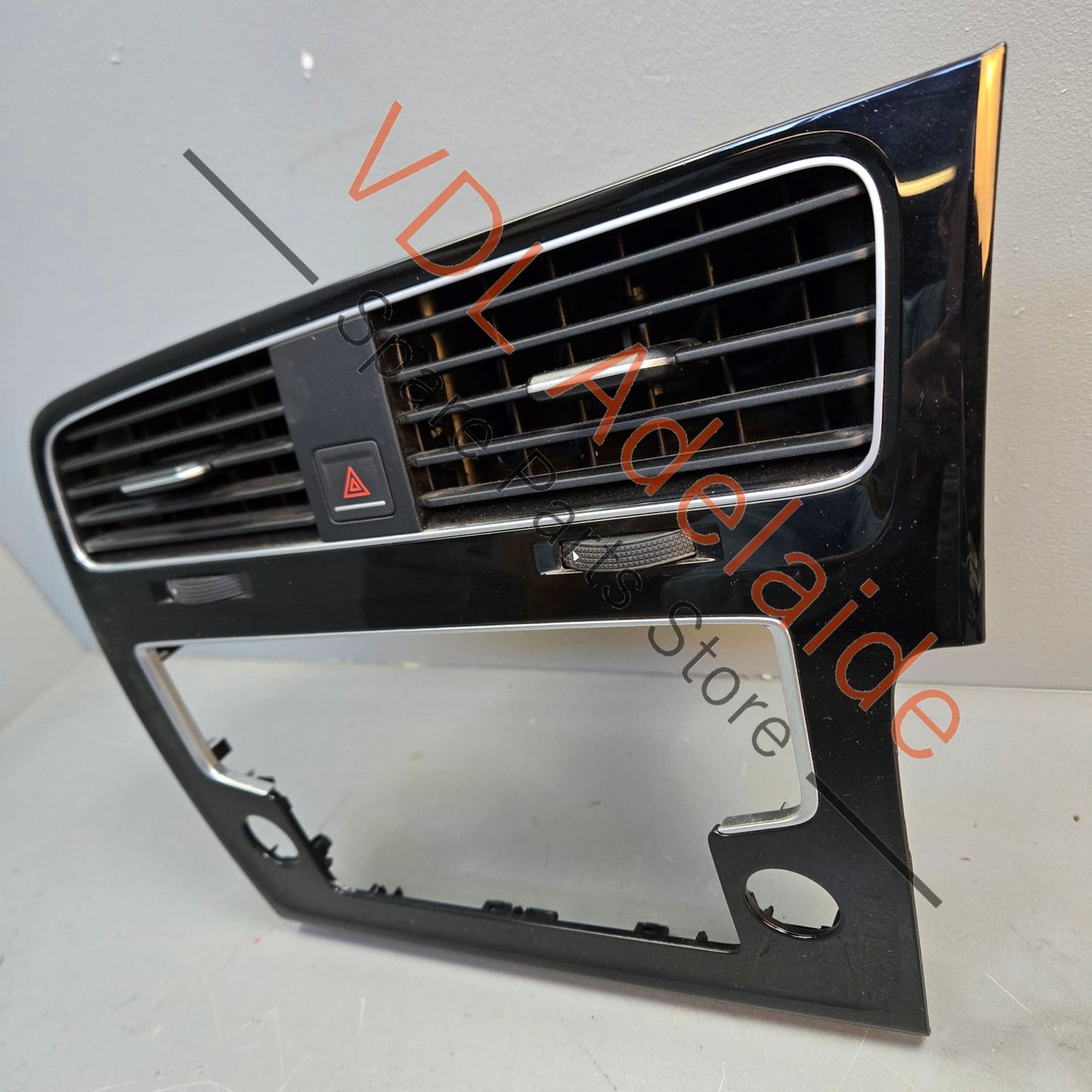 5G2819728AG    VW Golf MK7 Gloss Black Centre Dash AC Vent & Screen Trim 5G2819728AG QYI