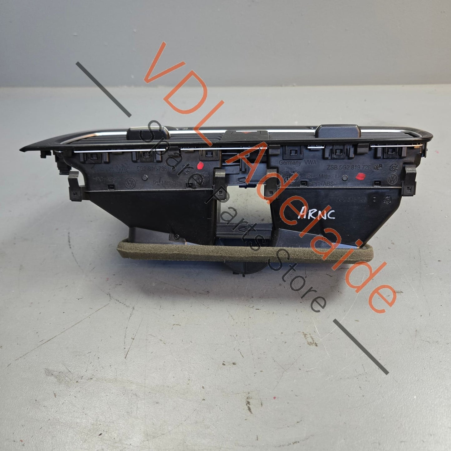 5G2819728AG    VW Golf MK7 Gloss Black Centre Dash AC Vent & Screen Trim 5G2819728AG QYI
