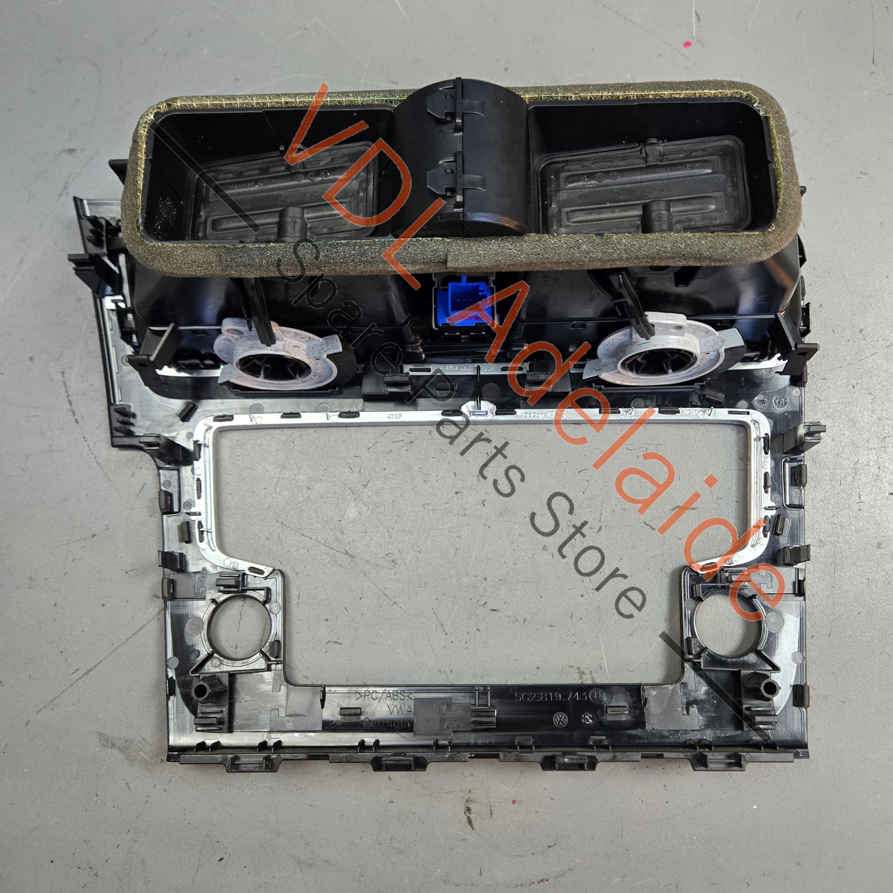 5G2819728AG    VW Golf MK7 Gloss Black Centre Dash AC Vent & Screen Trim 5G2819728AG QYI