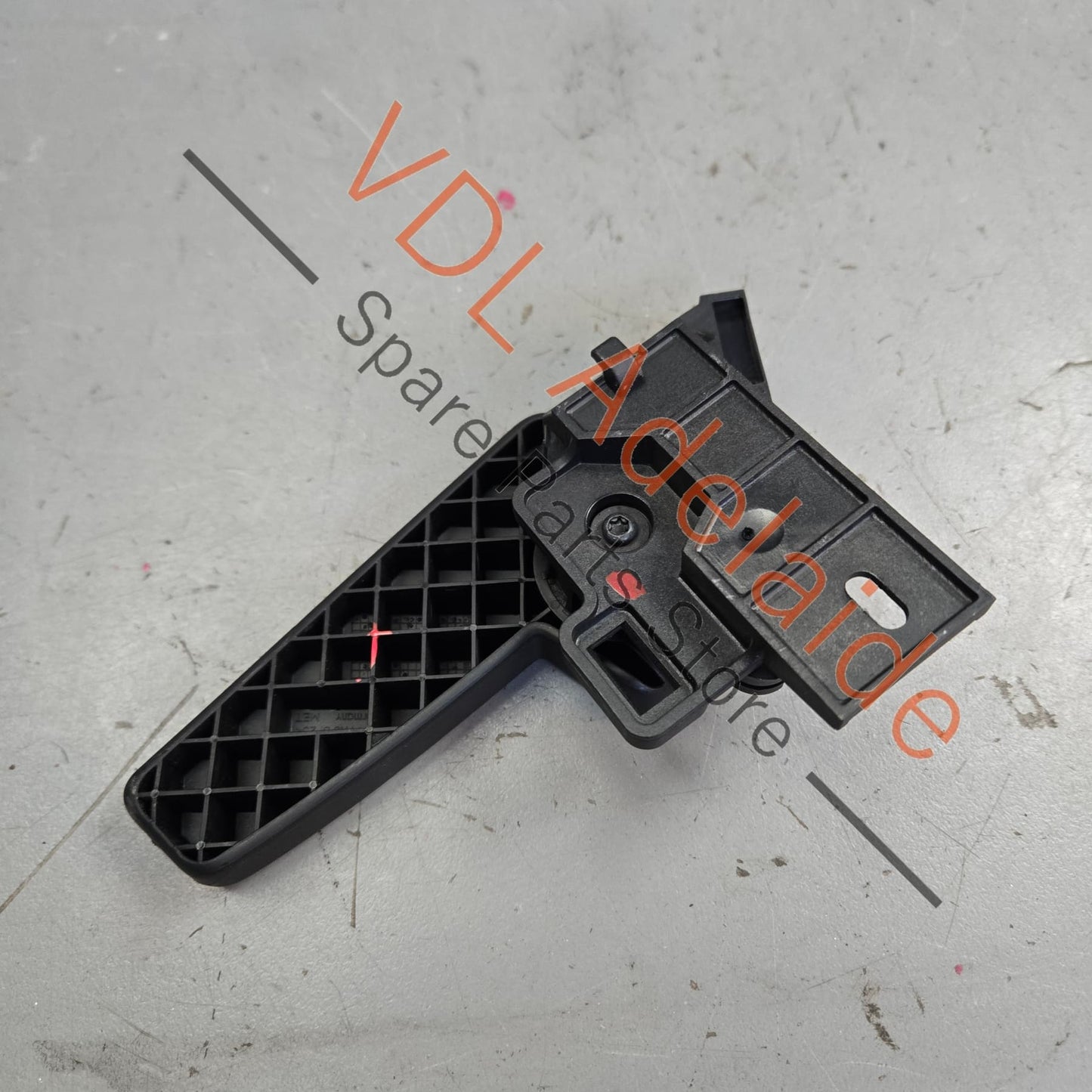 3C2823633A 3C2823533   VW Golf MK7 Bonnet Release Handle Pull Grip 3C2823533 3C2823633A