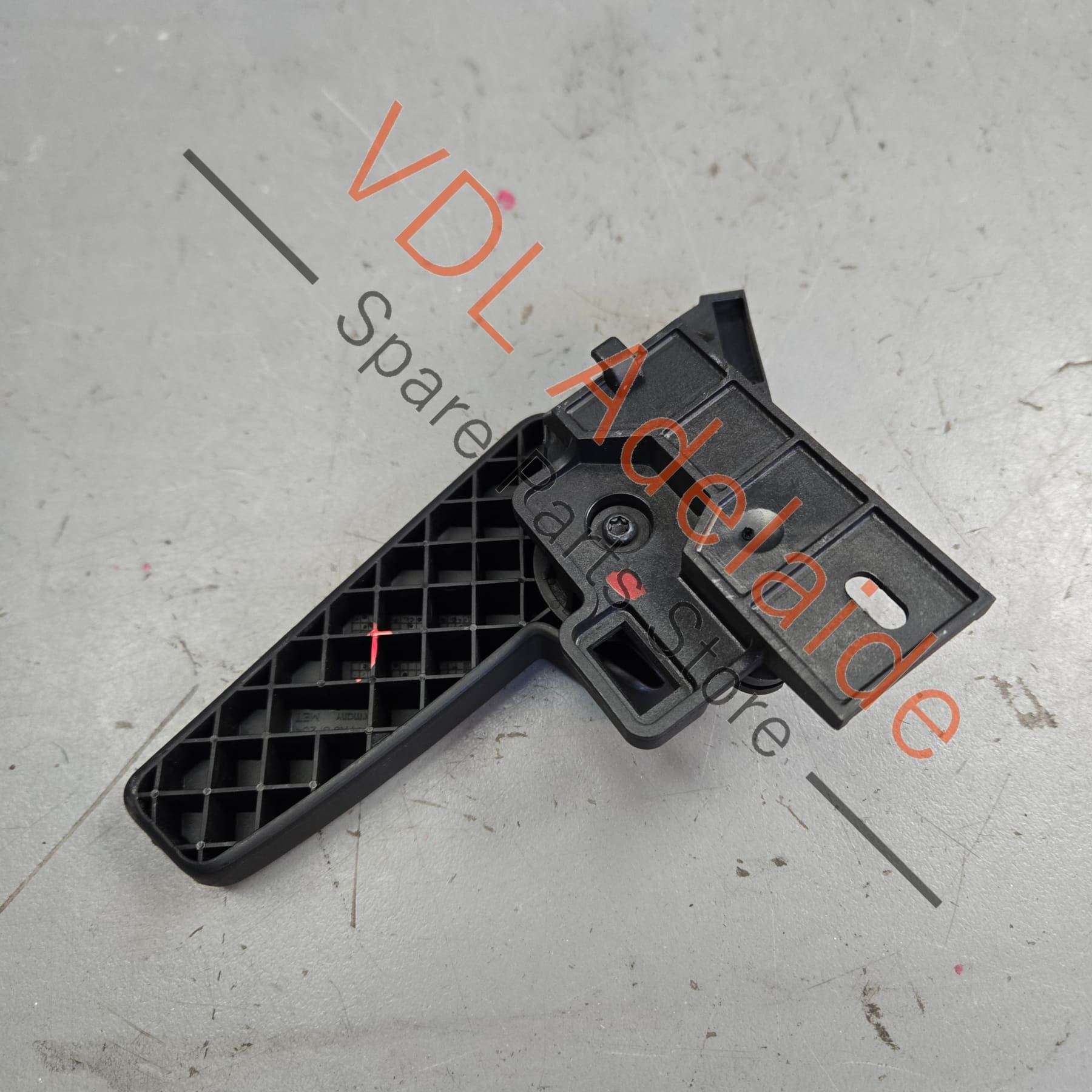 3C2823633A 3C2823533   VW Golf MK7 Bonnet Release Handle Pull Grip 3C2823533 3C2823633A