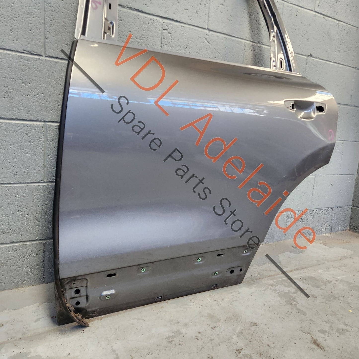 958833055    Porsche Cayenne 958 Rear Left Door Shell Panel Meteor Gray Metallic M7W/9Q 958833055 GRV