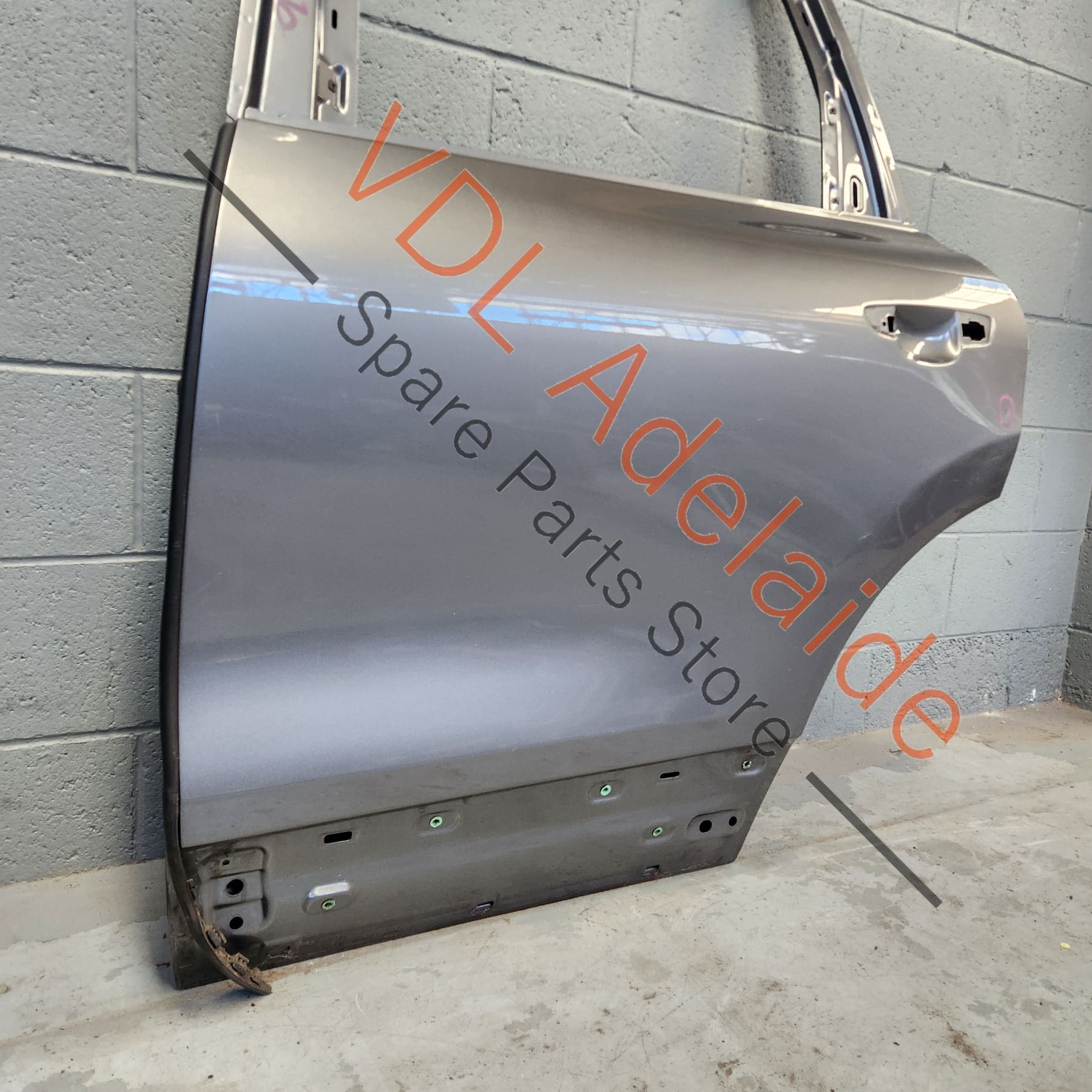 958833055    Porsche Cayenne 958 Rear Left Door Shell Panel Meteor Gray Metallic M7W/9Q 958833055 GRV