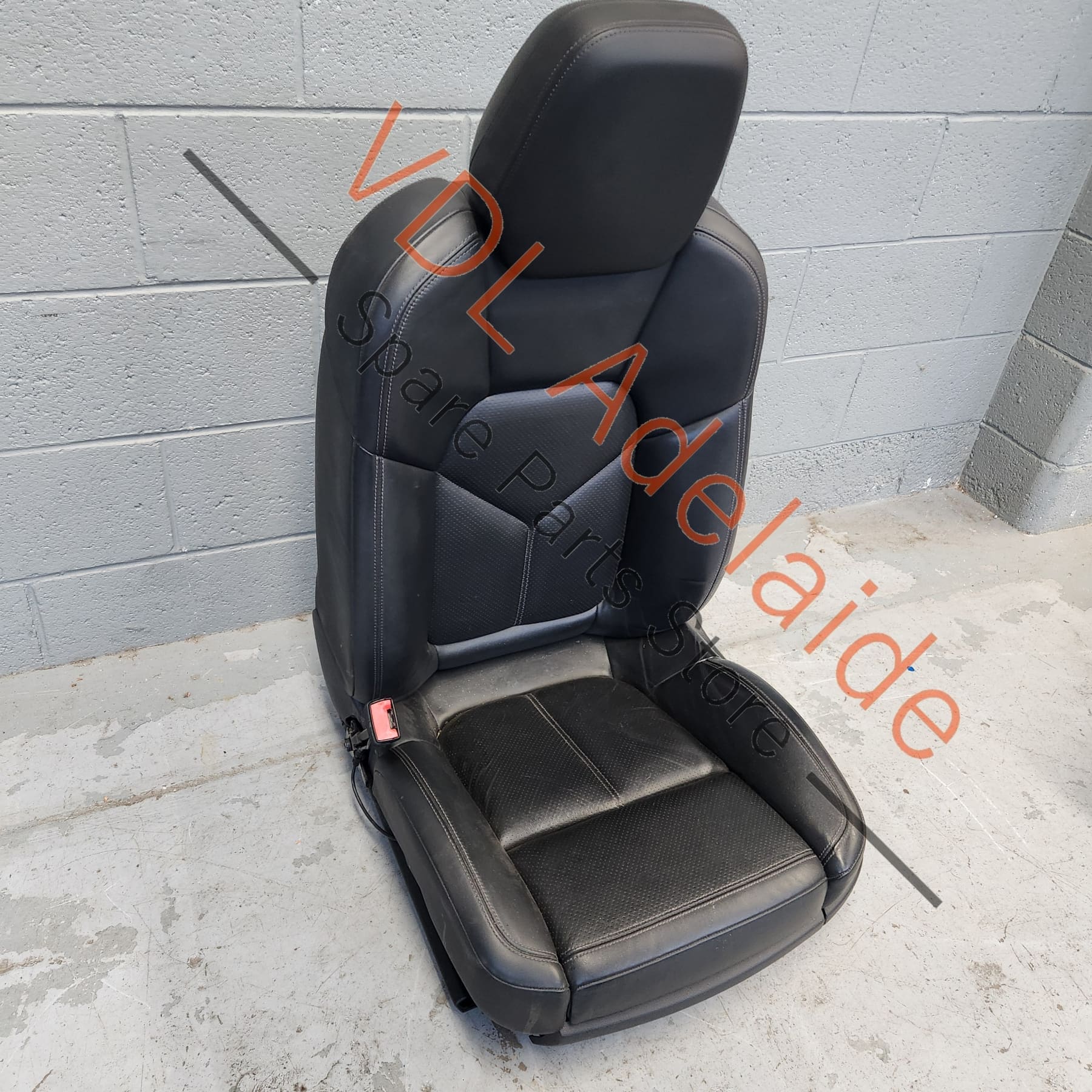 9A7959748B    Porsche Cayenne 958 Front Left Seat Complete Black Leather w Heating 95861876004 9A7959747B