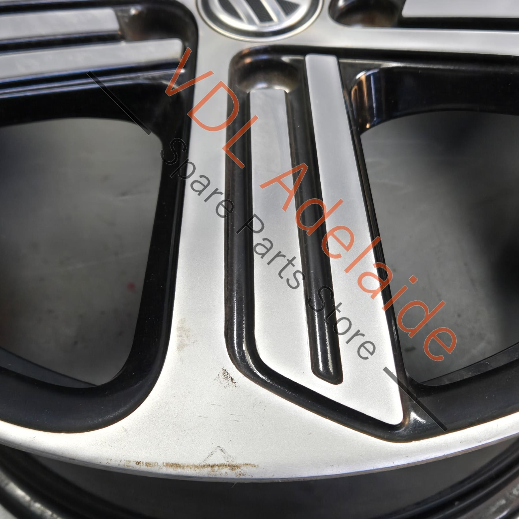     Genuine VW Golf R MK7 5 Spoke CADIZ 19 x 8 ET50 Alloy Wheel Rim #04