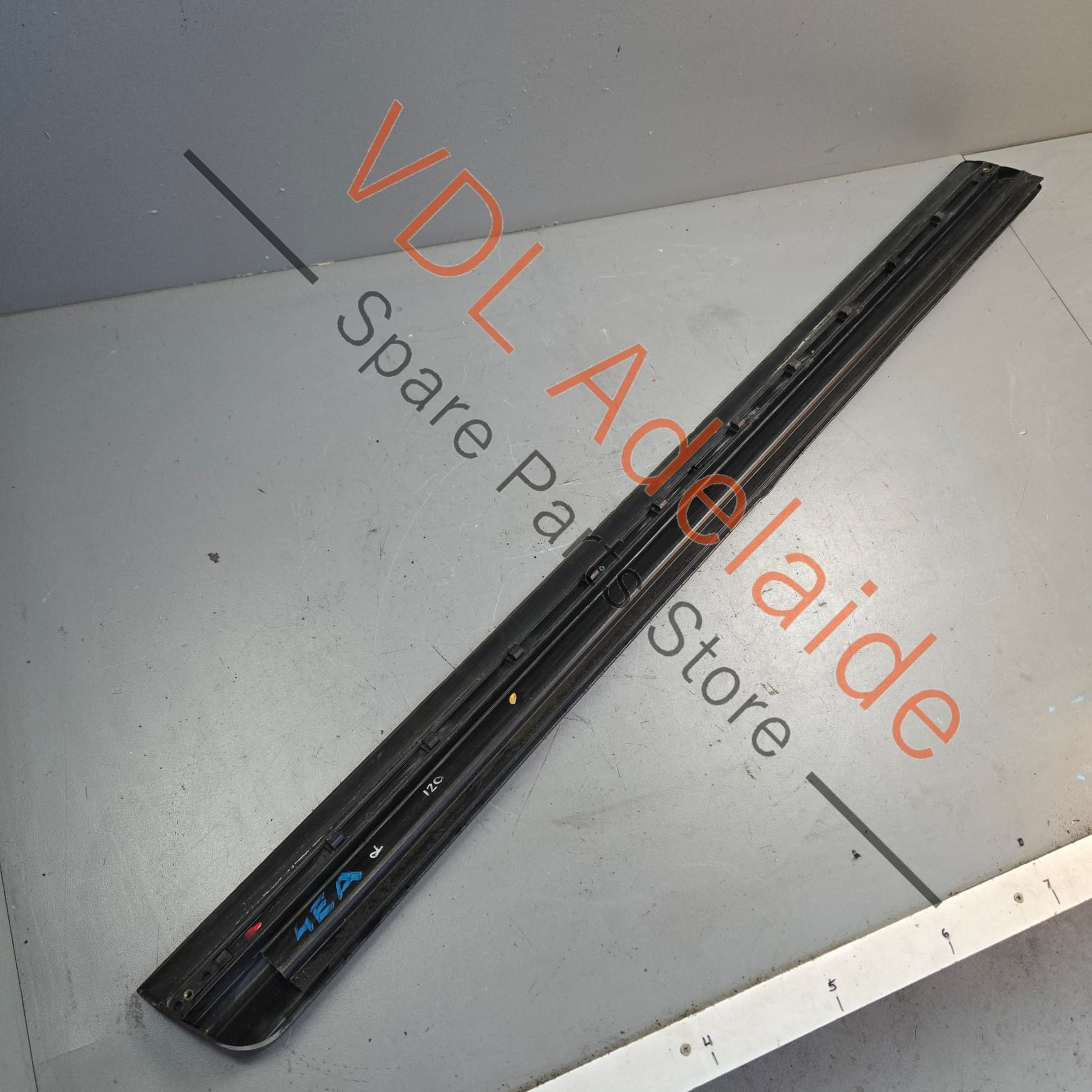 4E0853960C    Audi A8 S8 Front Right Lower Exterior Door Trim Moulding Plastic 4E0853960C