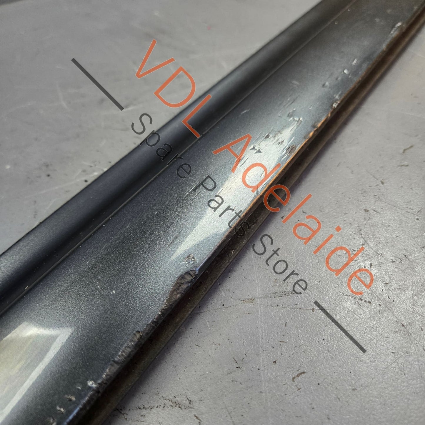 4E0853960C    Audi A8 S8 Front Right Lower Exterior Door Trim Moulding Plastic 4E0853960C