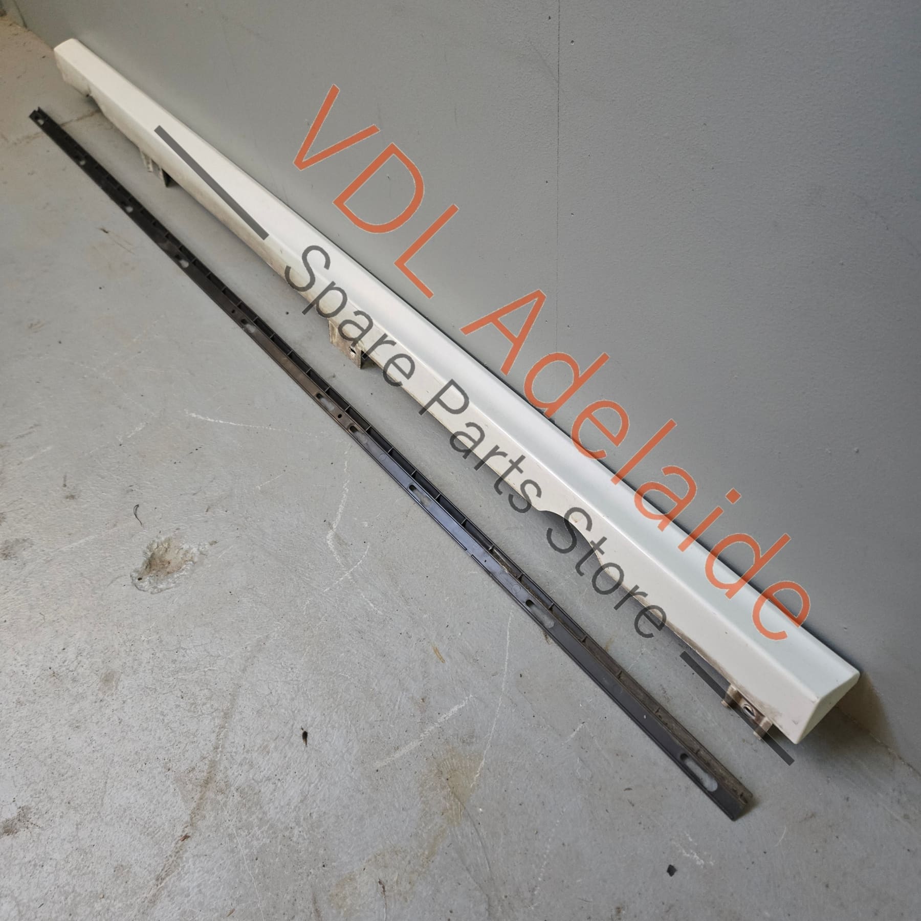 5G0853855    VW Golf R MK7 Side Skirt Rocker Panel Trim Left 5G0853855