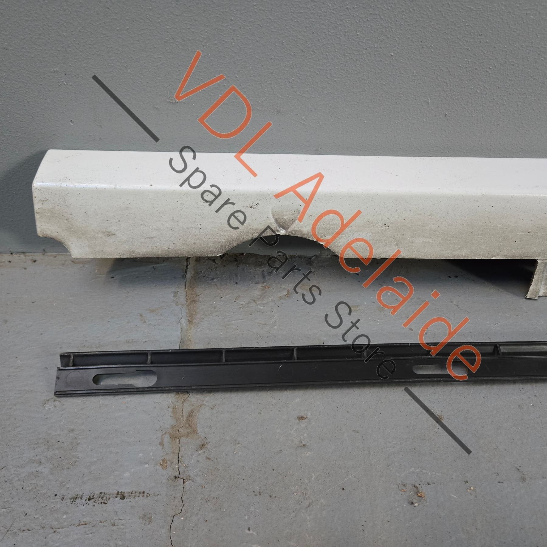 5G0853855    VW Golf R MK7 Side Skirt Rocker Panel Trim Left 5G0853855