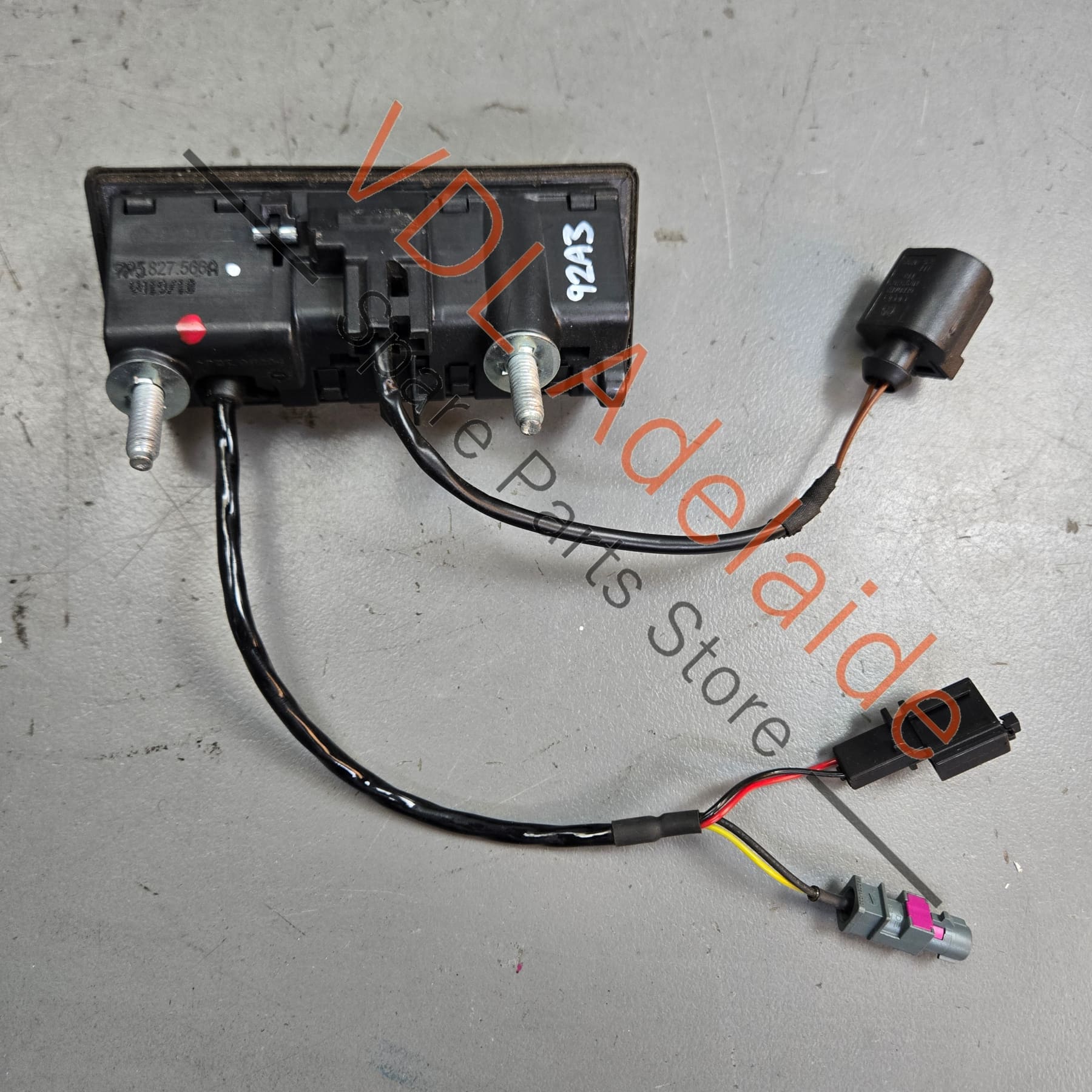7P5827566A    Porsche Cayenne 958 92A Reverse Camera Rear Lid 95864529002 7P5827566A